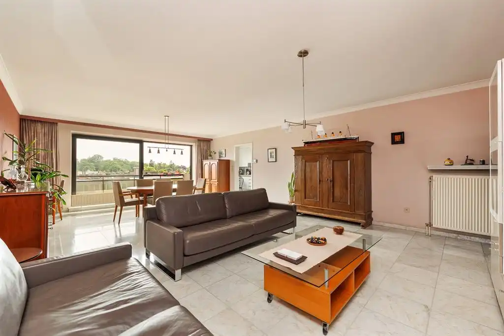 Ruim appartement met open zicht en garagebox foto {{pictureIndex}}