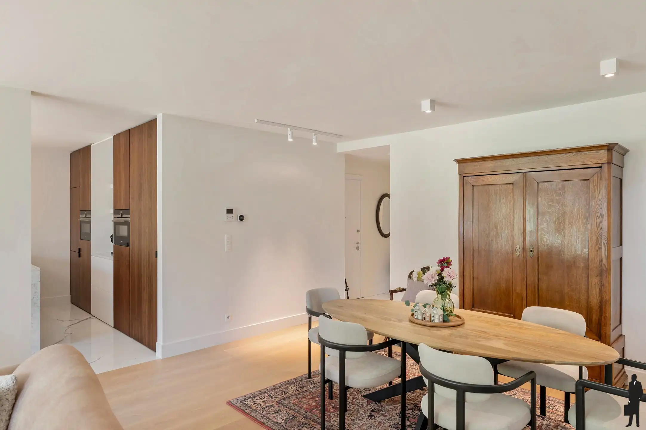 Ruim luxueus afgewerkte gelijkvloers appartement (2019) met tuin en garagebox!  foto 2