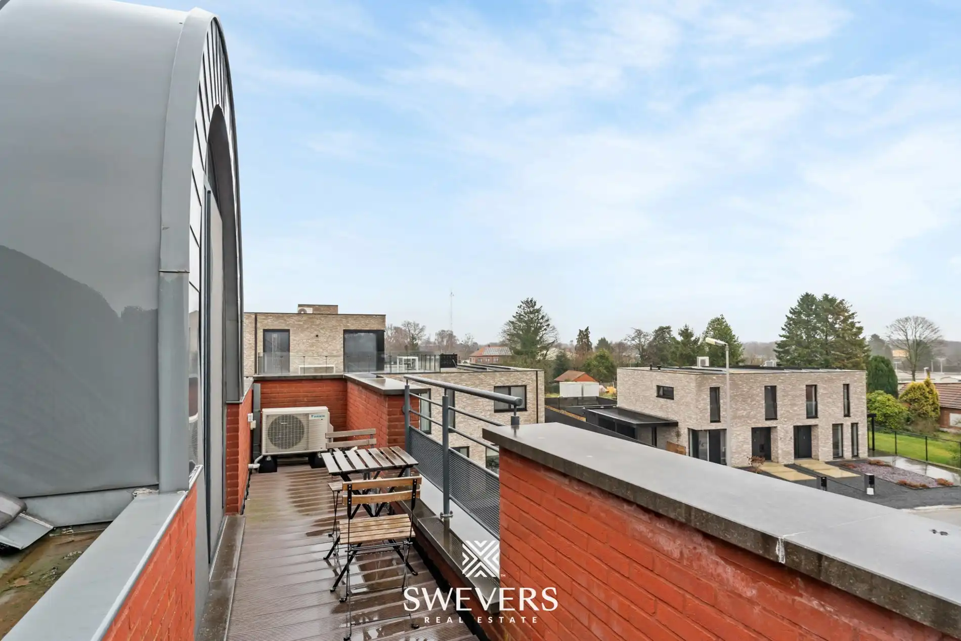 Zonnige bel-etage met dubbele garage en groot terras vlakbij het centrum van Heusden foto 16