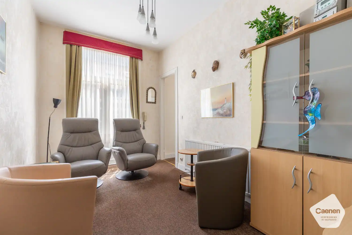 Te renoveren tweeslaapkamerappartement nabij het centrum en het strand foto 2