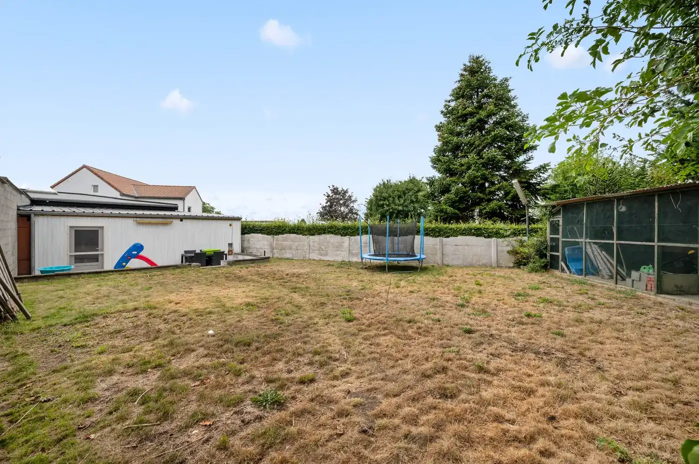 Half te renoveren rijwoning met 3 slpks met tuin, terras en 4 parkeerplaatsen. foto 27