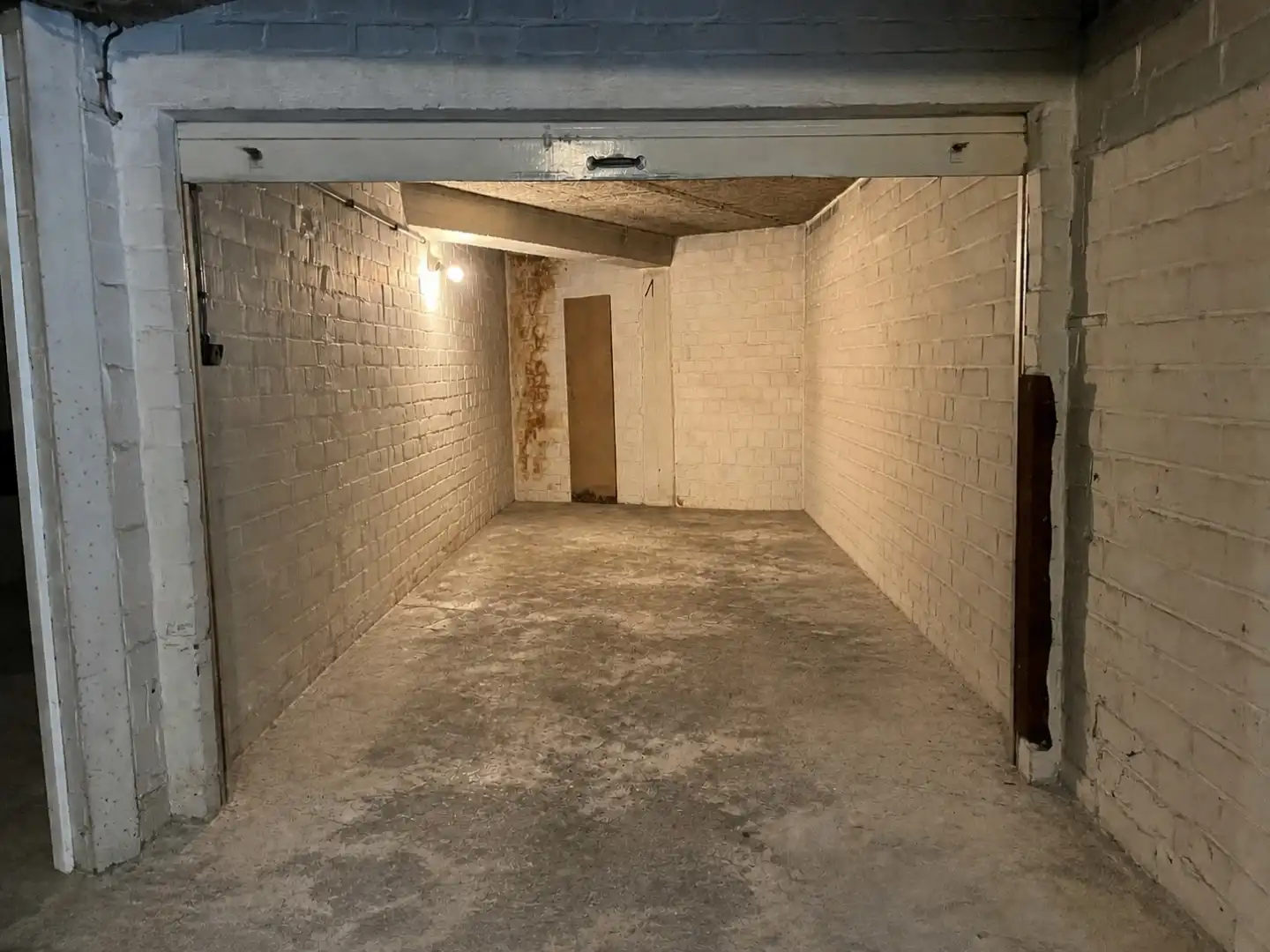 Garagebox op centrale ligging te Nieuwport-Bad foto {{pictureIndex}}