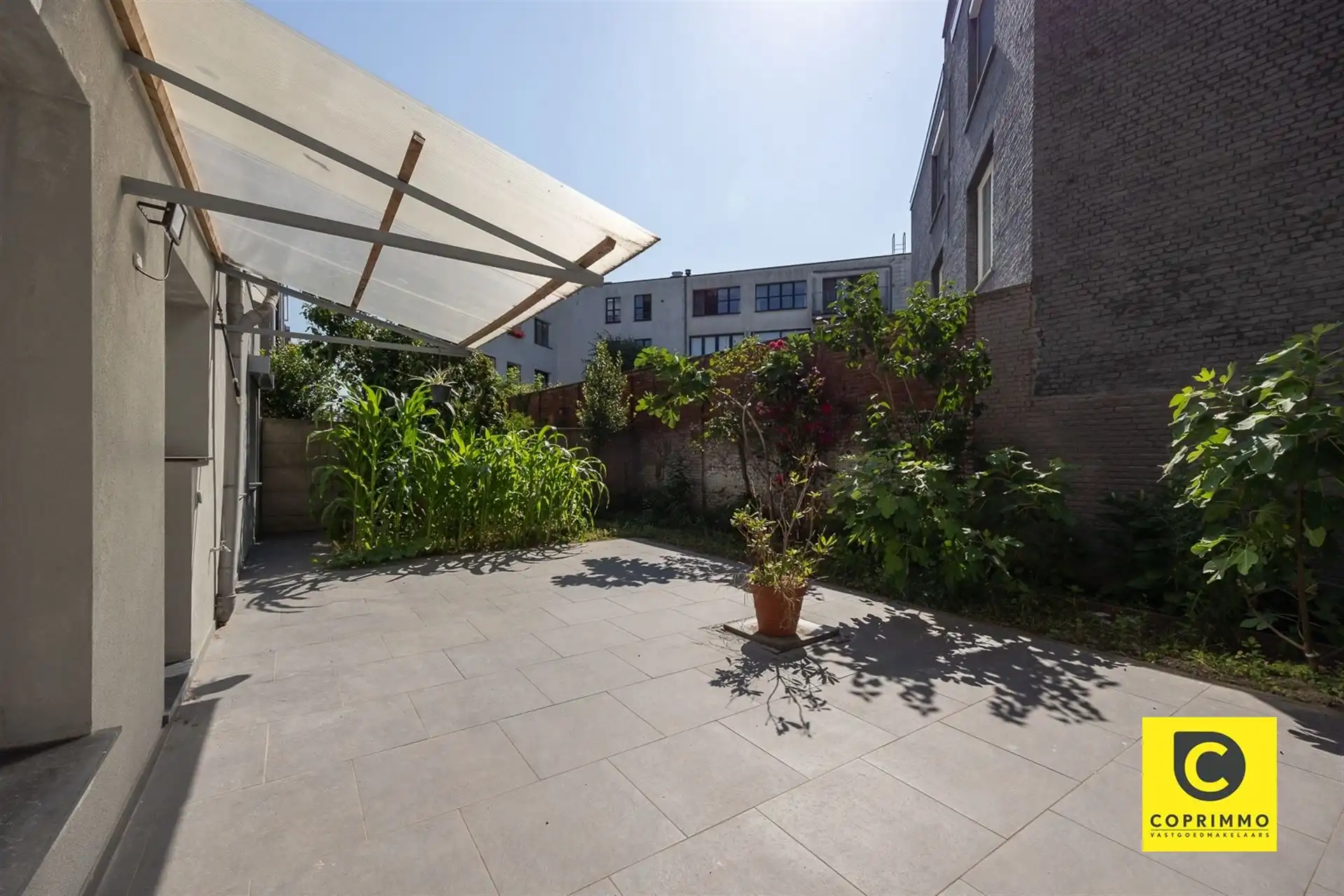 Instapklaar 3slpk appartement met tuin en garagebox ! foto 2