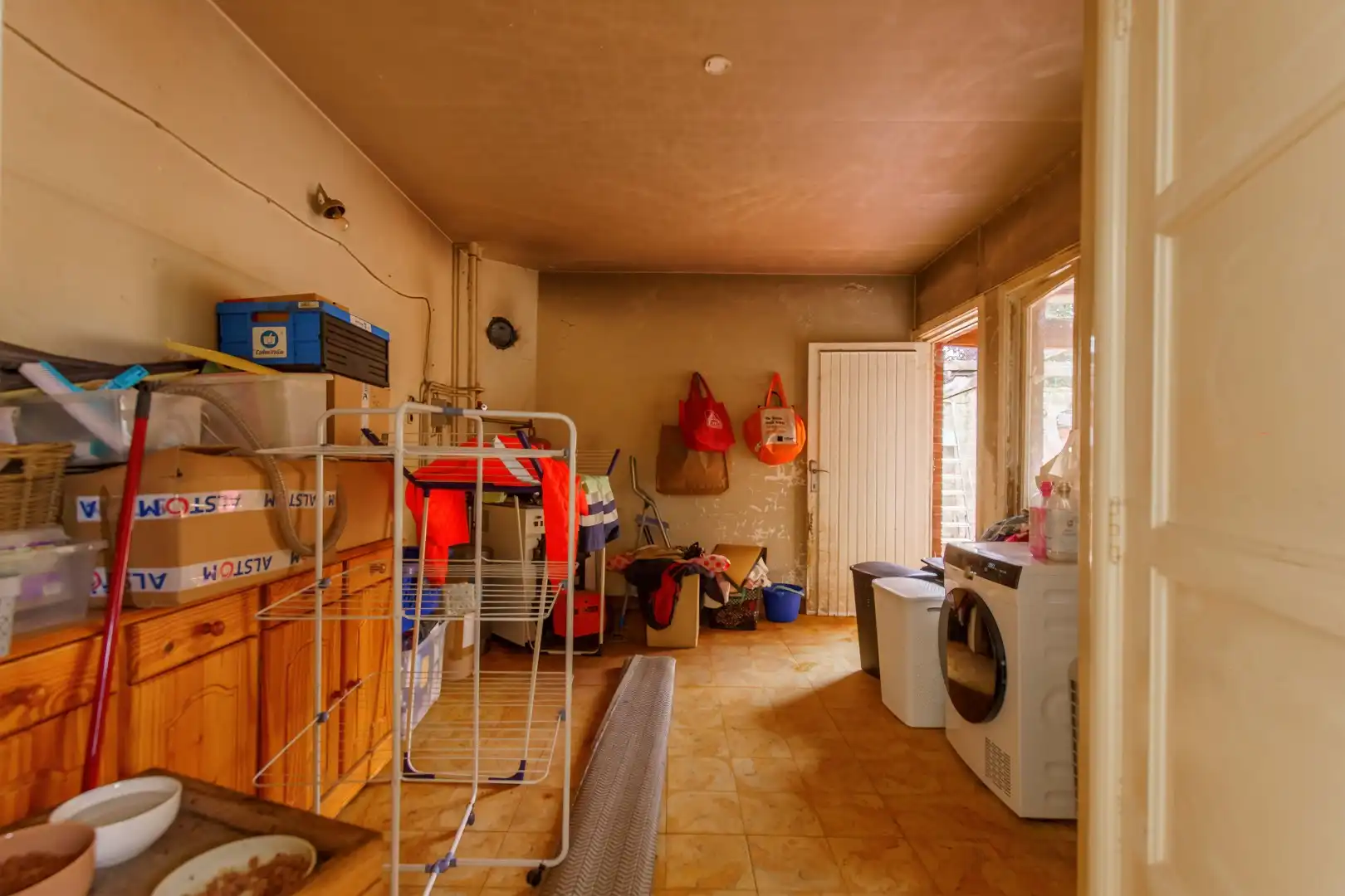 Ruime woning met vier slaapkamers en grote tuin foto 15