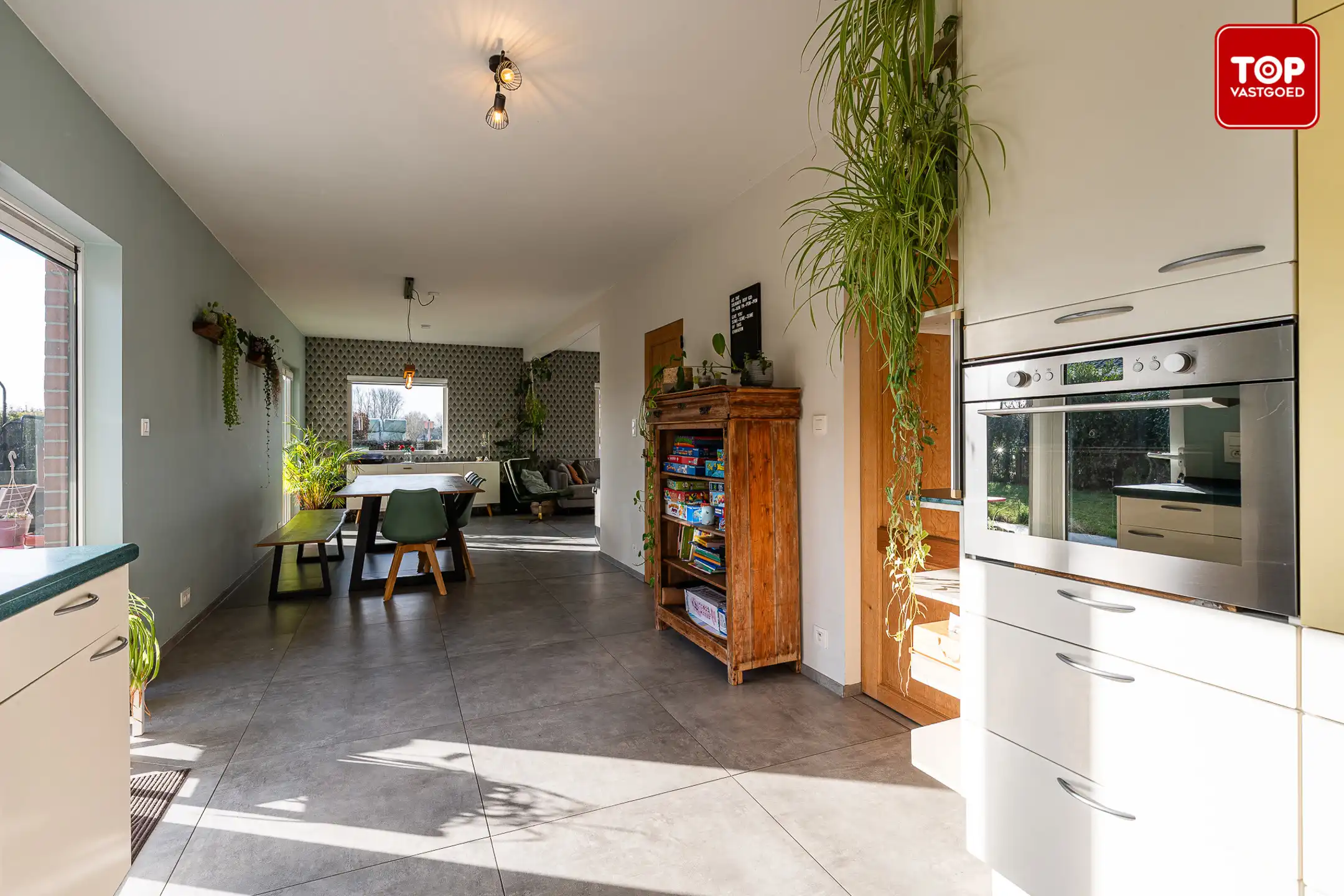 Karakteristieke woning  met 3 slaapkamers en 2 badkamers op riant perceel. foto 9