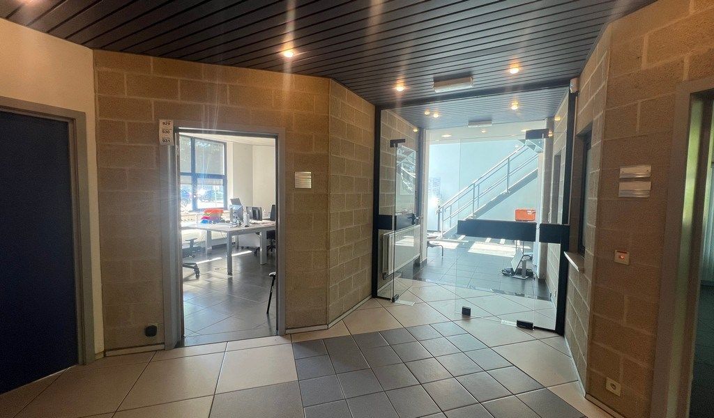 Logistiek bedrijfspand te huur in de haven van Gent foto 17