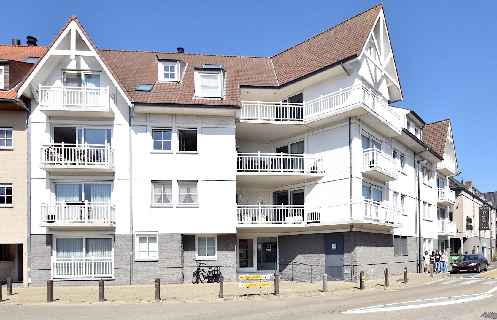 Instapklaar gelijkvloers appartement in het hart van De Haan foto {{pictureIndex}}