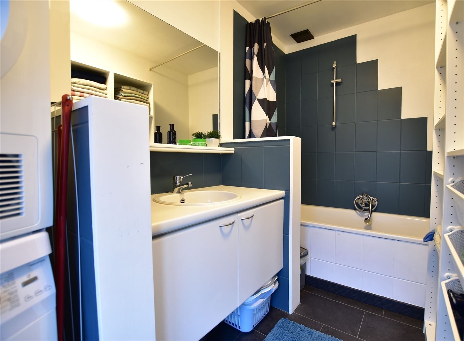 Instapklaar 2-slaapkamerappartement centrum Baasrode foto 8