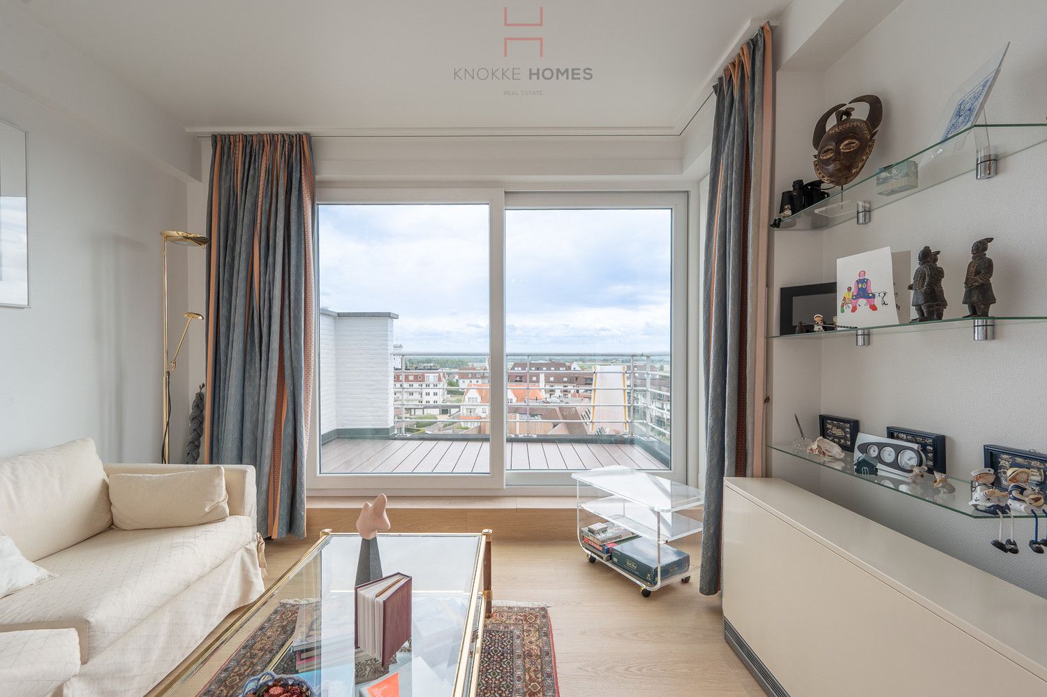 Lichtrijk, comfortabel en aangenaam duplex appartement met prachtig uitzicht op enkele meters van de zee in Duinbergen. foto 4