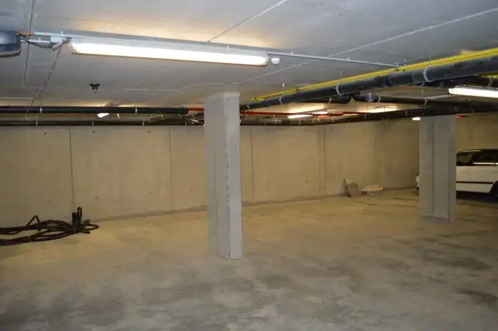 Appartement met twee slaapkamers, autostaanplaats en kelderberging in het centrum. foto 21