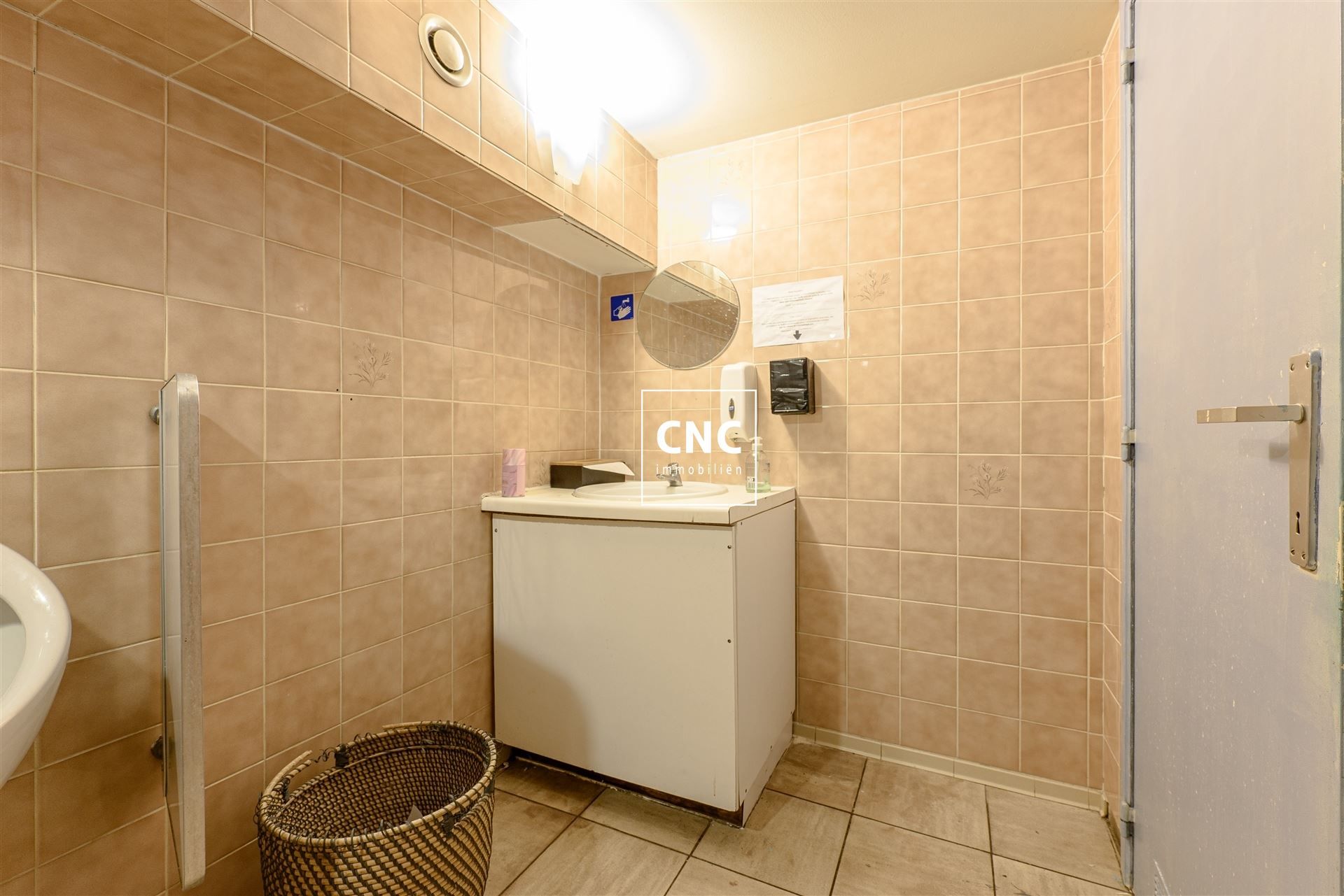 Zeer ruim en instapklaar handelspand aan Zeedijk-Heist foto 25