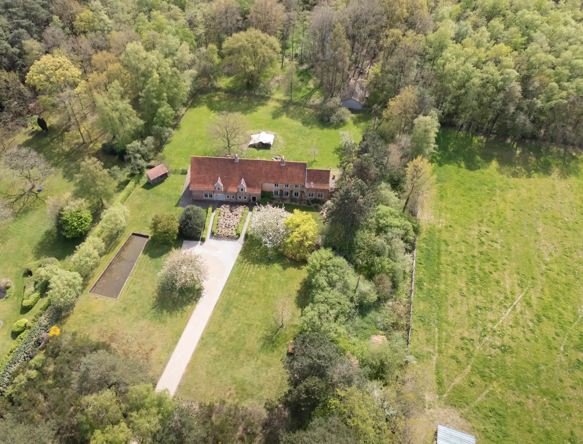 RIJMENAM - Uitzonderlijk gerenoveerde 18e-eeuwse hoeve foto 22