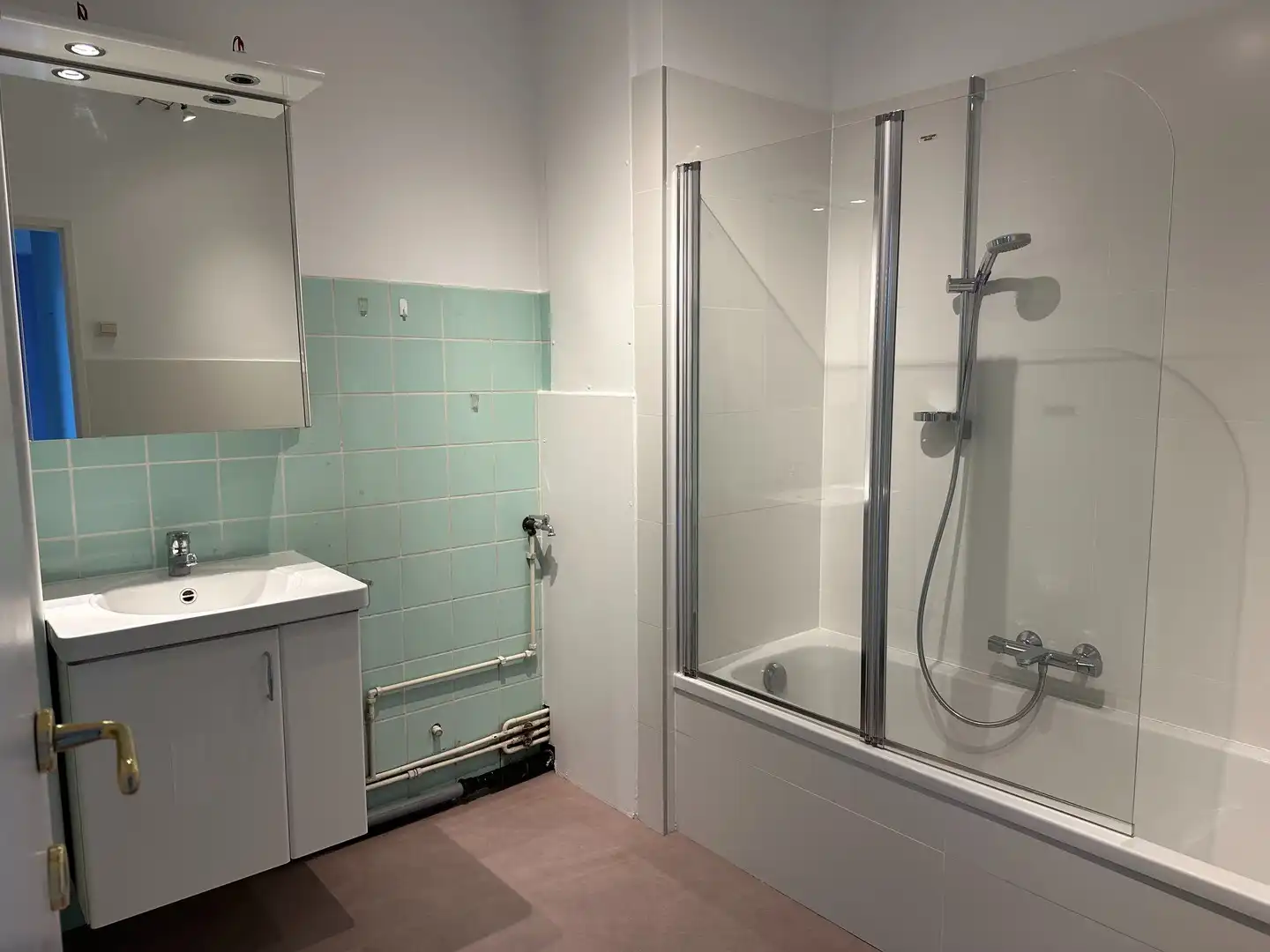 TOP locatie!  Modern 2 slaapkamer appartement. foto 8