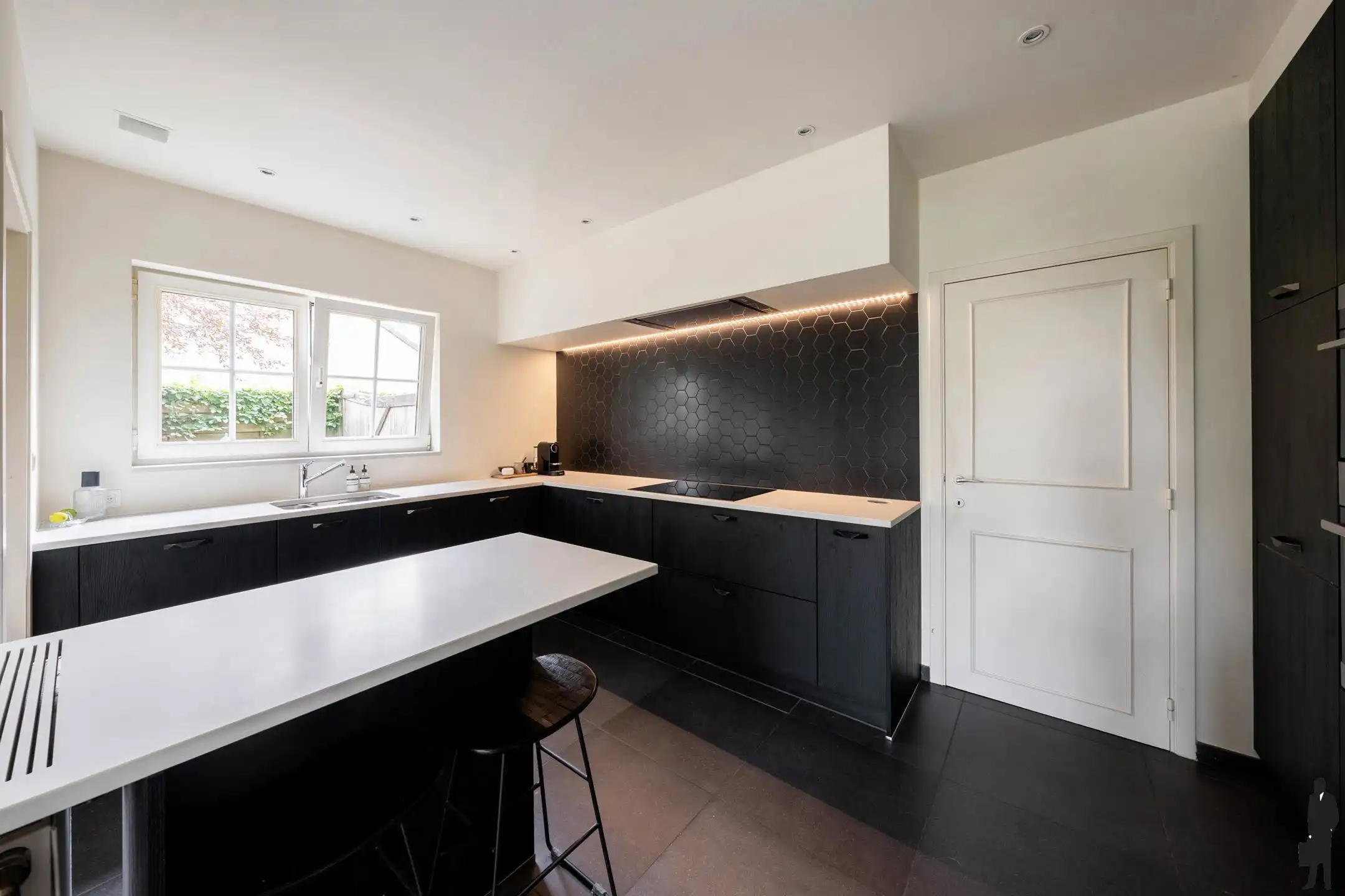 Karaktervolle woning op uitstekende locatie foto 34