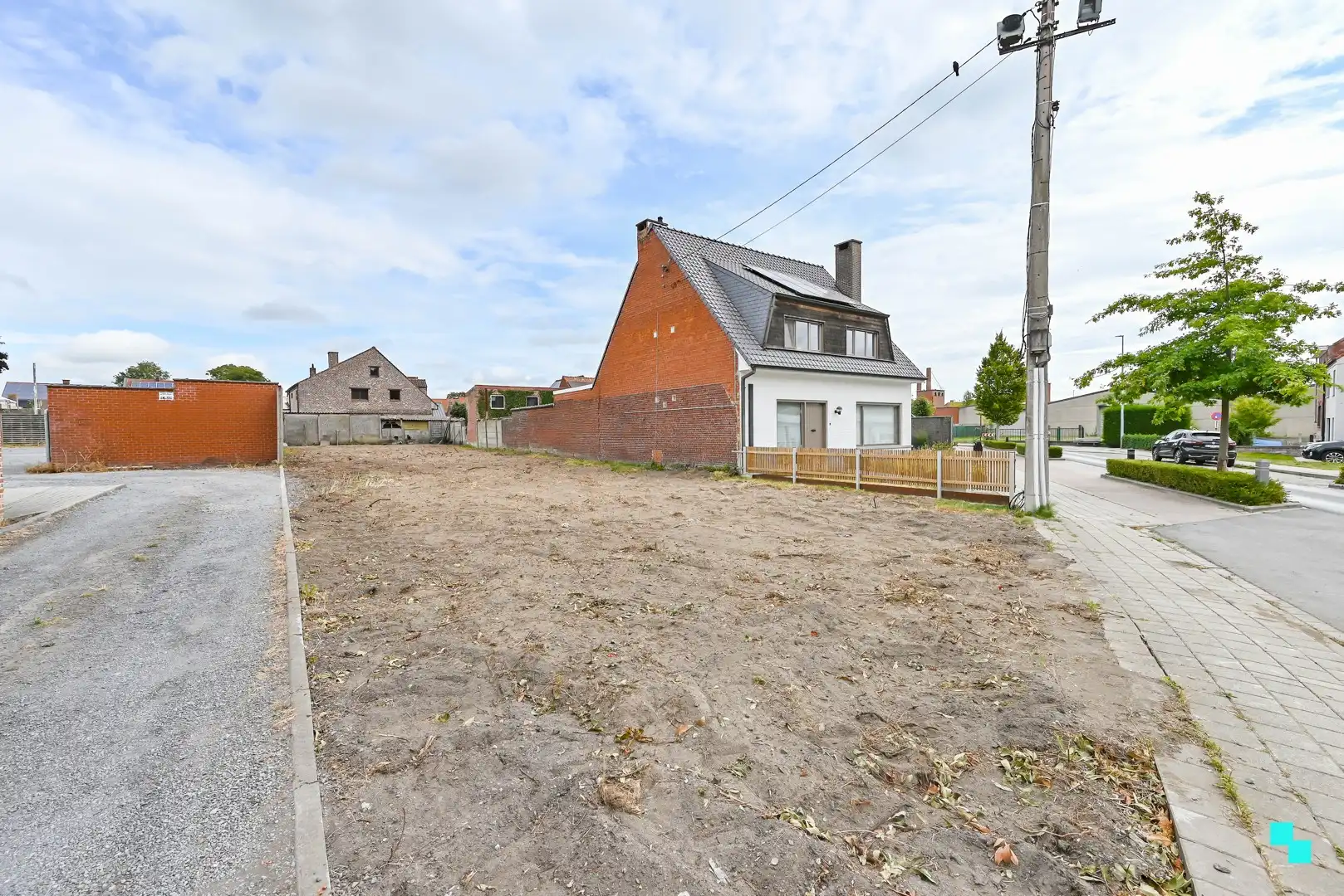 Bouwgrond zonder bouwverplichting van 551 m² voor halfopen bebouwing te Emelgem foto {{pictureIndex}}