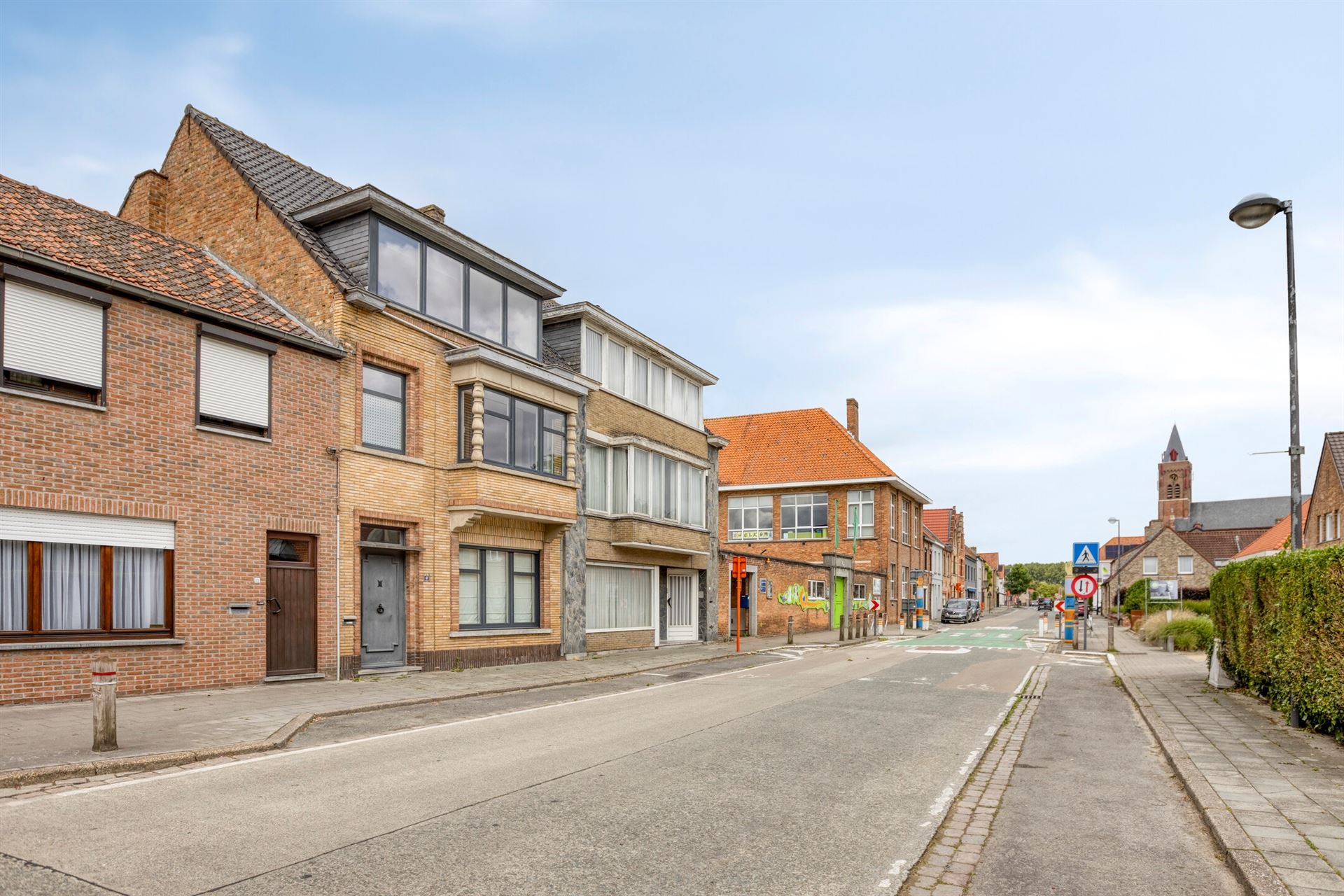 Charmante woning met tuin én ruime garage. 4 Slaapkamers. foto 2