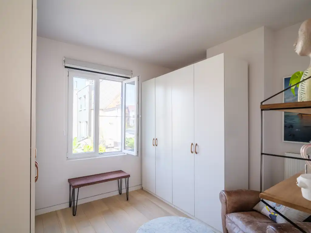 Karaktervol gerenoveerde gezinswoning (232 m²) met onder meer vijf slaapkamers. foto 19