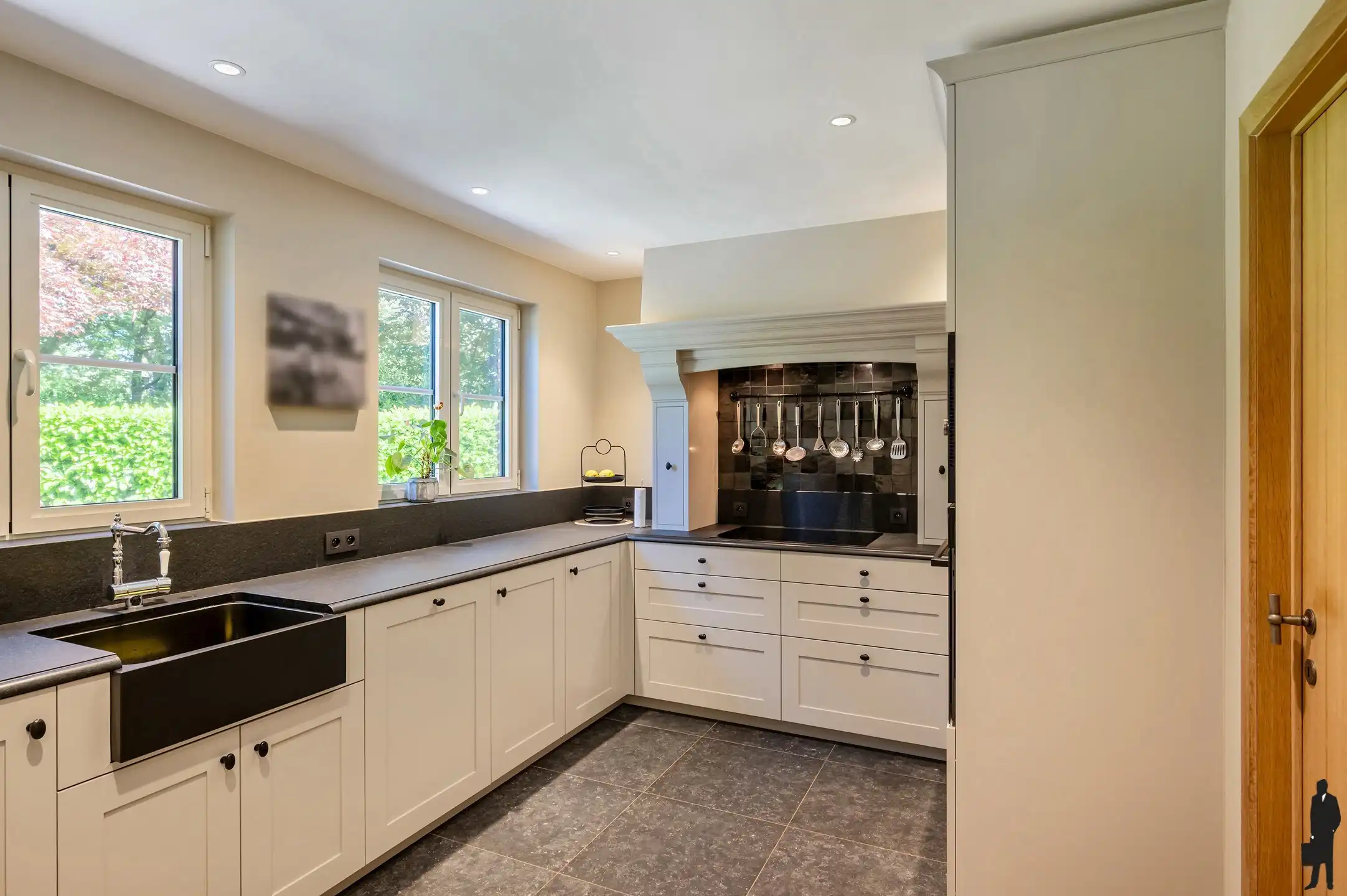Instapklare tijdloze villa op rustige locatie te Schoten! foto 14