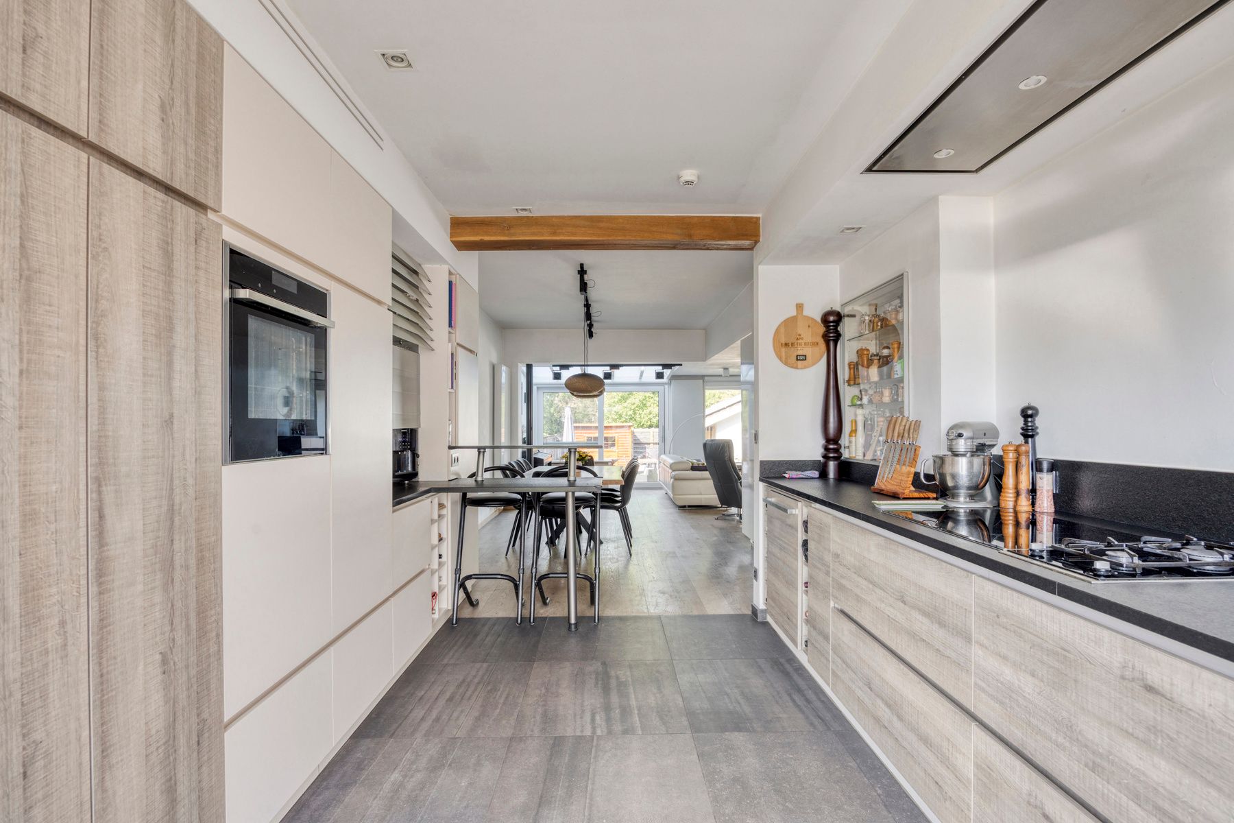 Rustig gelegen woning met garage foto 12