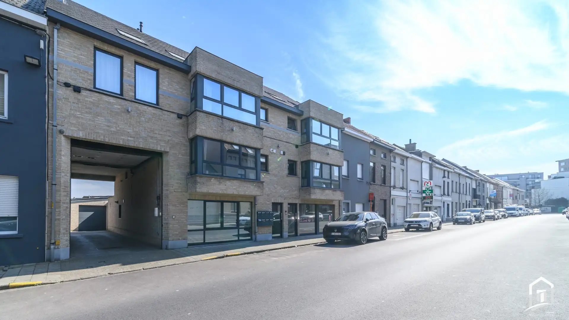 Multifunctioneel magazijn van 800 m² met burelen nabij centrum Aalst foto 4