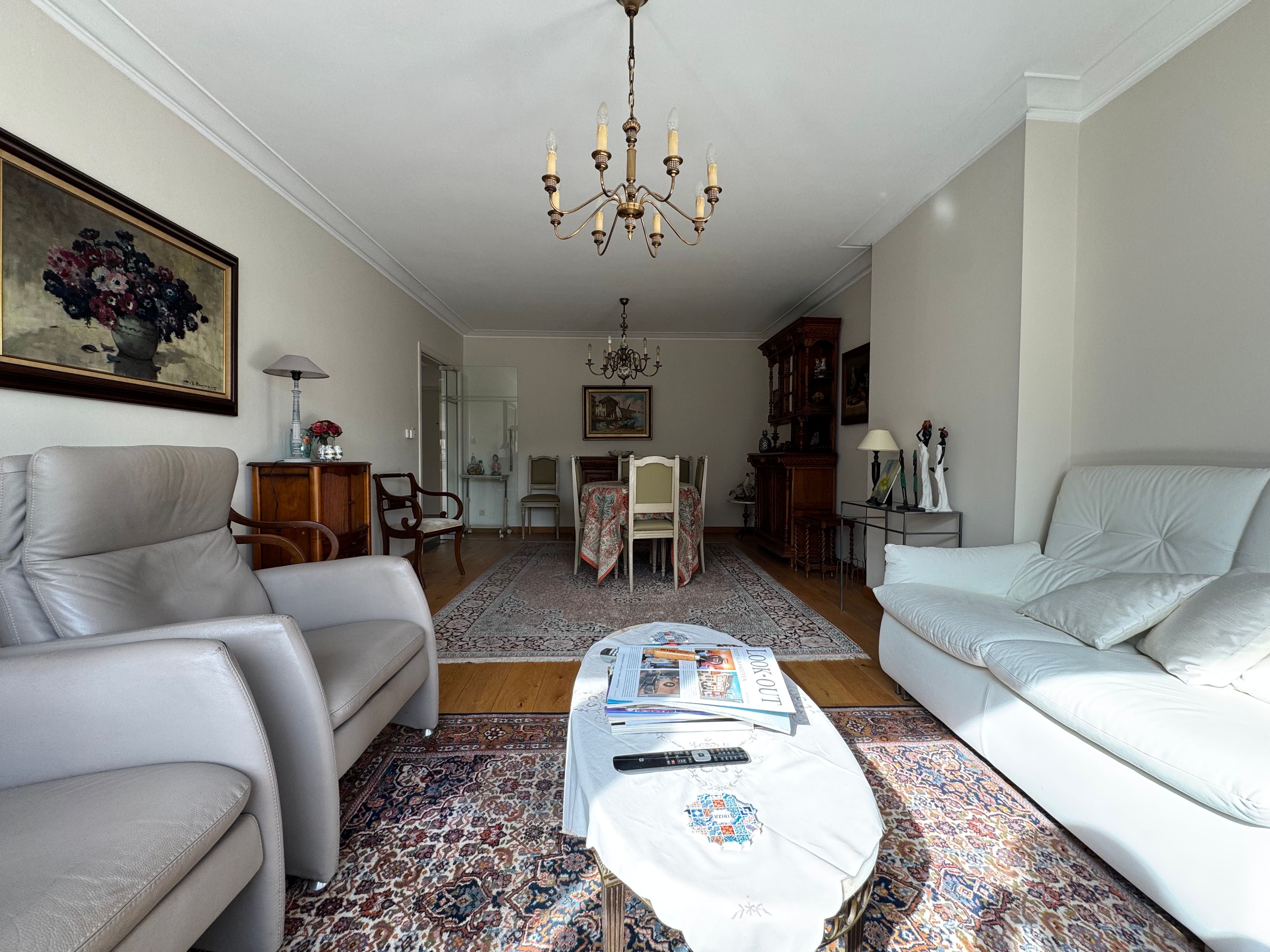 Lichtrijk appartement met uitzicht op het groen & nabij centrum foto 5