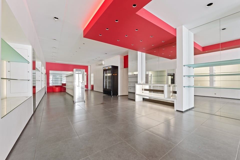 ICONISCH HANDELSPAND MET LUXUEUZE WOONST OP DE GROTE MARKT VAN SINT-TRUIDEN foto 28