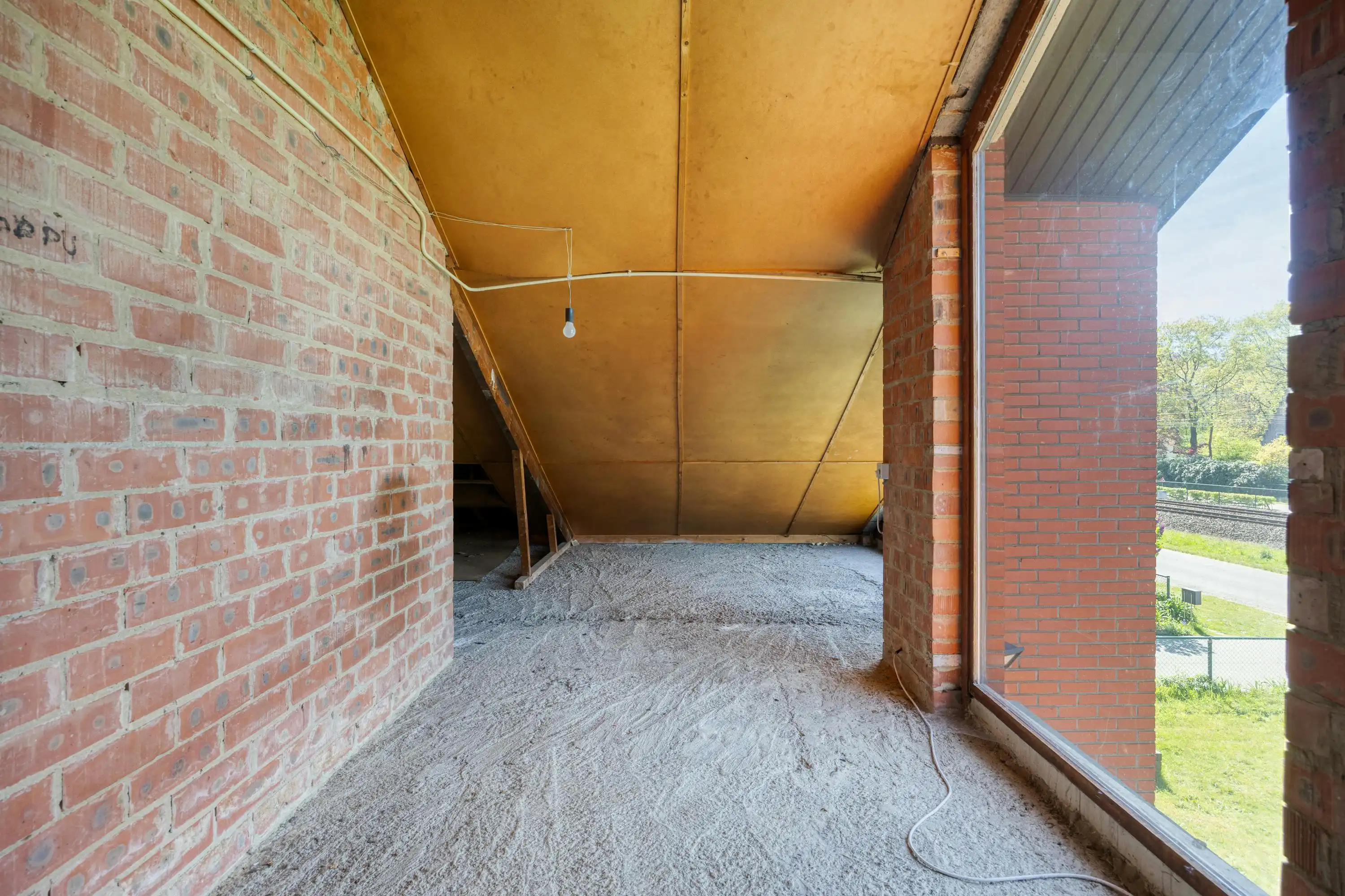 Te renoveren woning met grote tuin in Heide-Kalmthout! foto 17