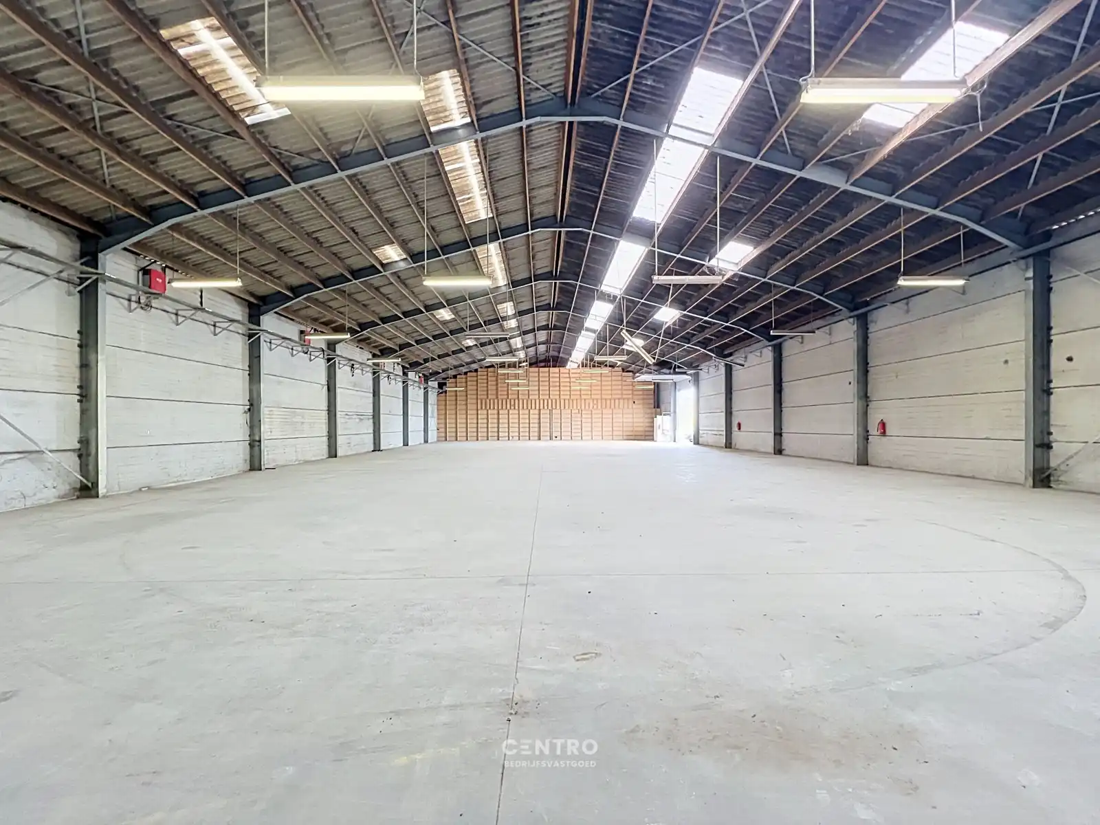 Multifunctioneel bedrijfsgebouw op een perceel van 10.321 m² te Kuurne! foto 12