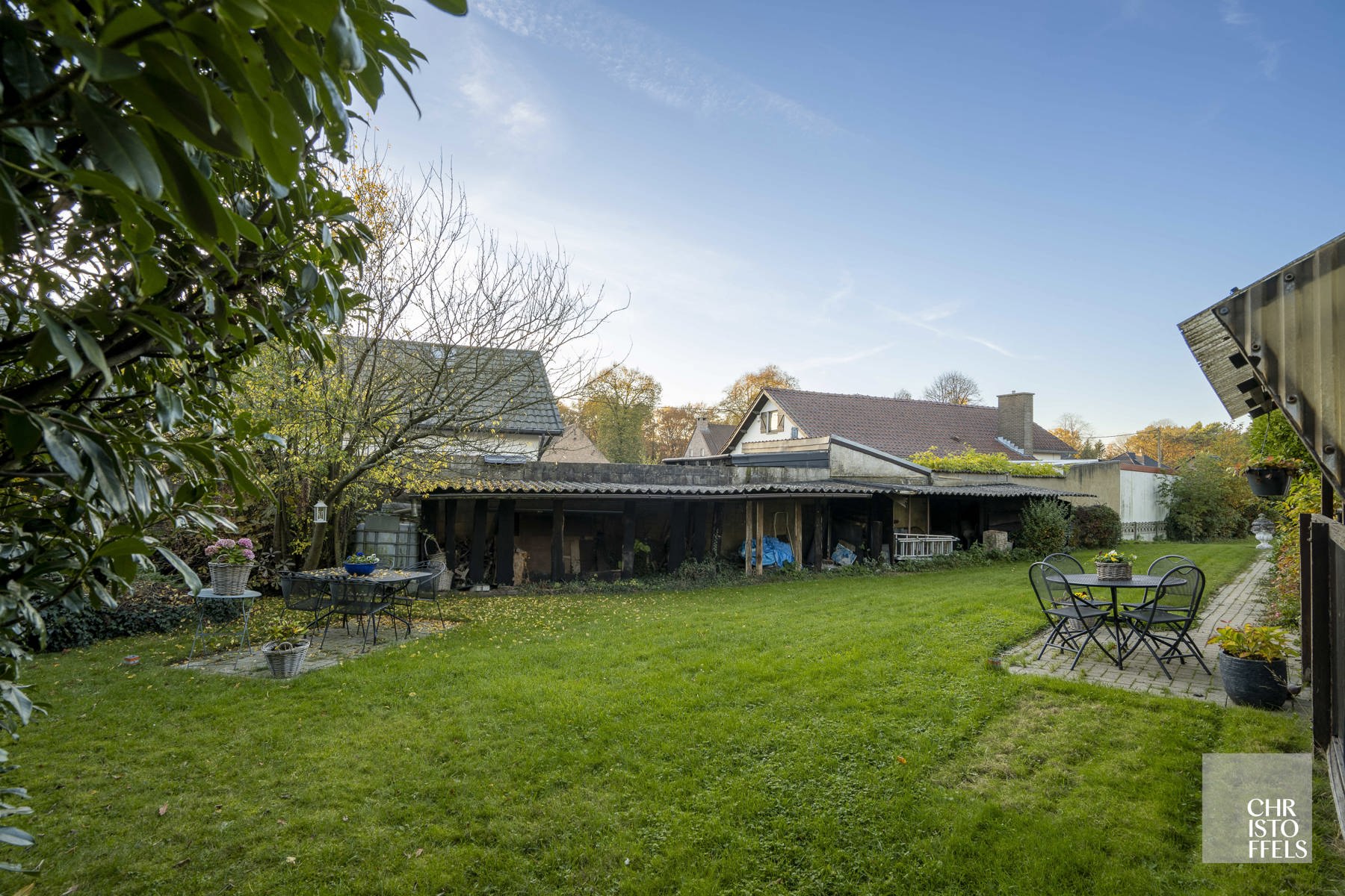 Op te frissen laagbouwvilla op een perceel van 1.257m² in het groen!  foto 6