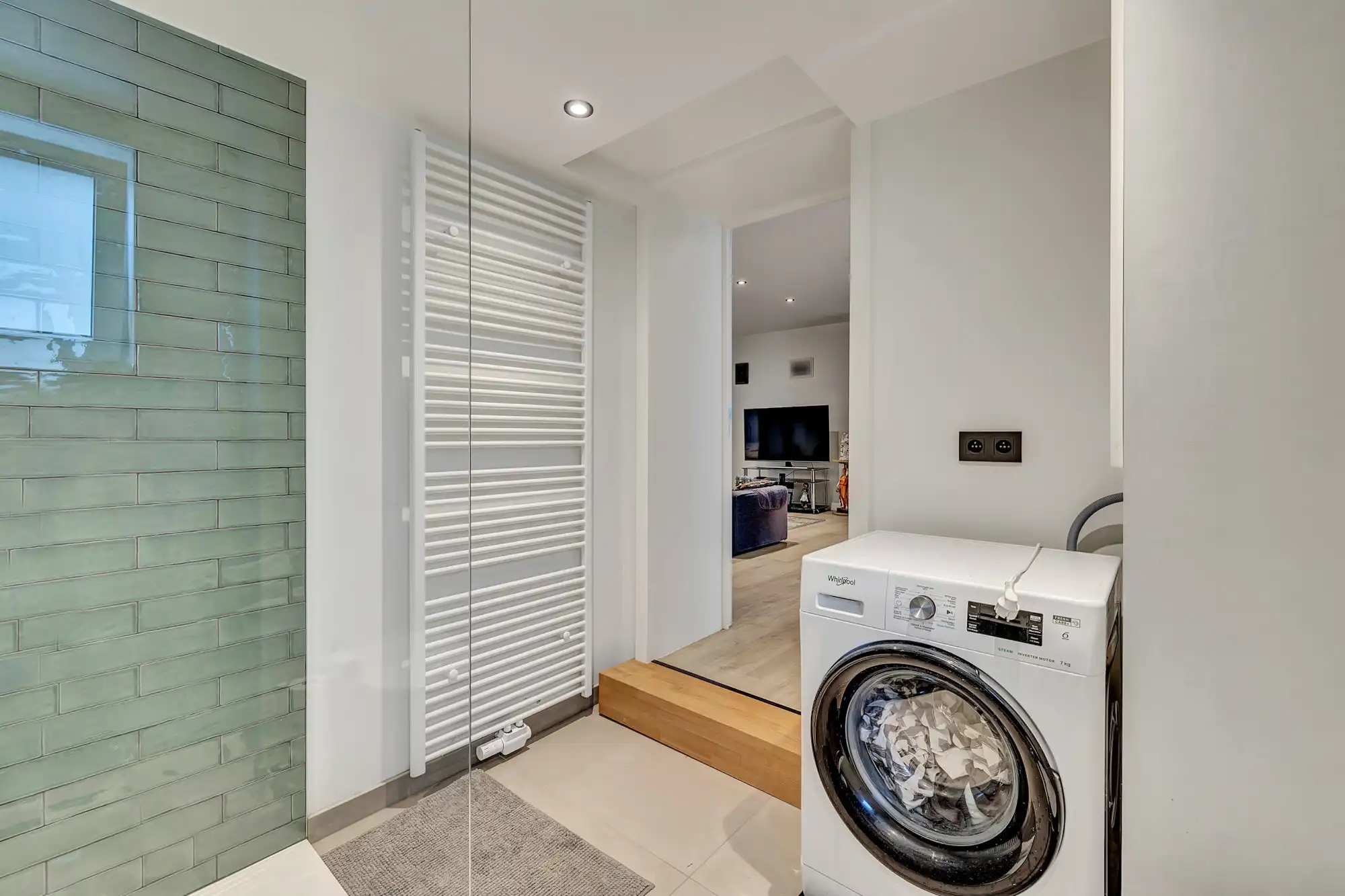 Gerenoveerd appartement met 2 ruime slaapkamers foto 9