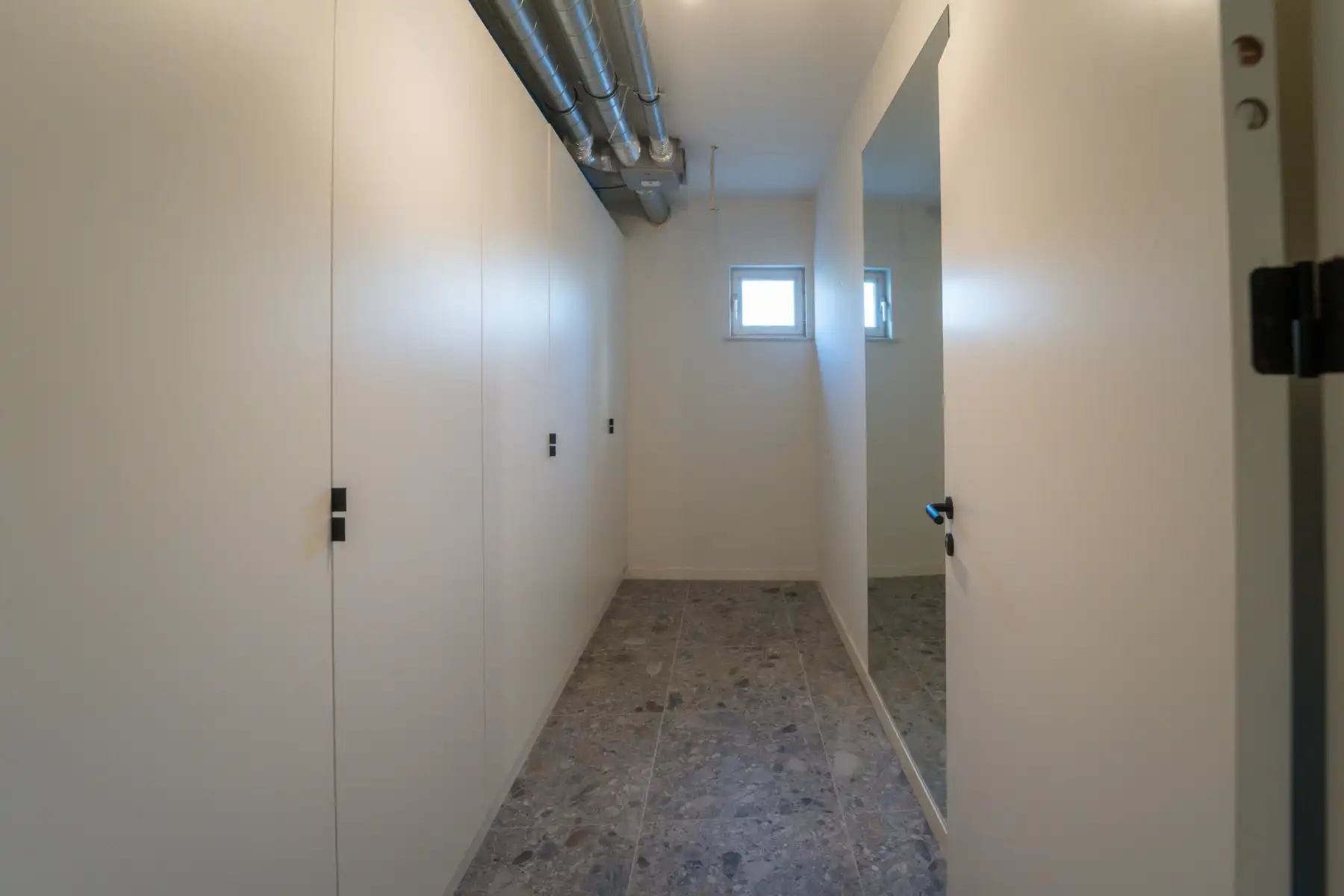 Gerenoveerd 2-slaapkamerappartement met uitzicht op Sint-Baafskathedraal foto 10