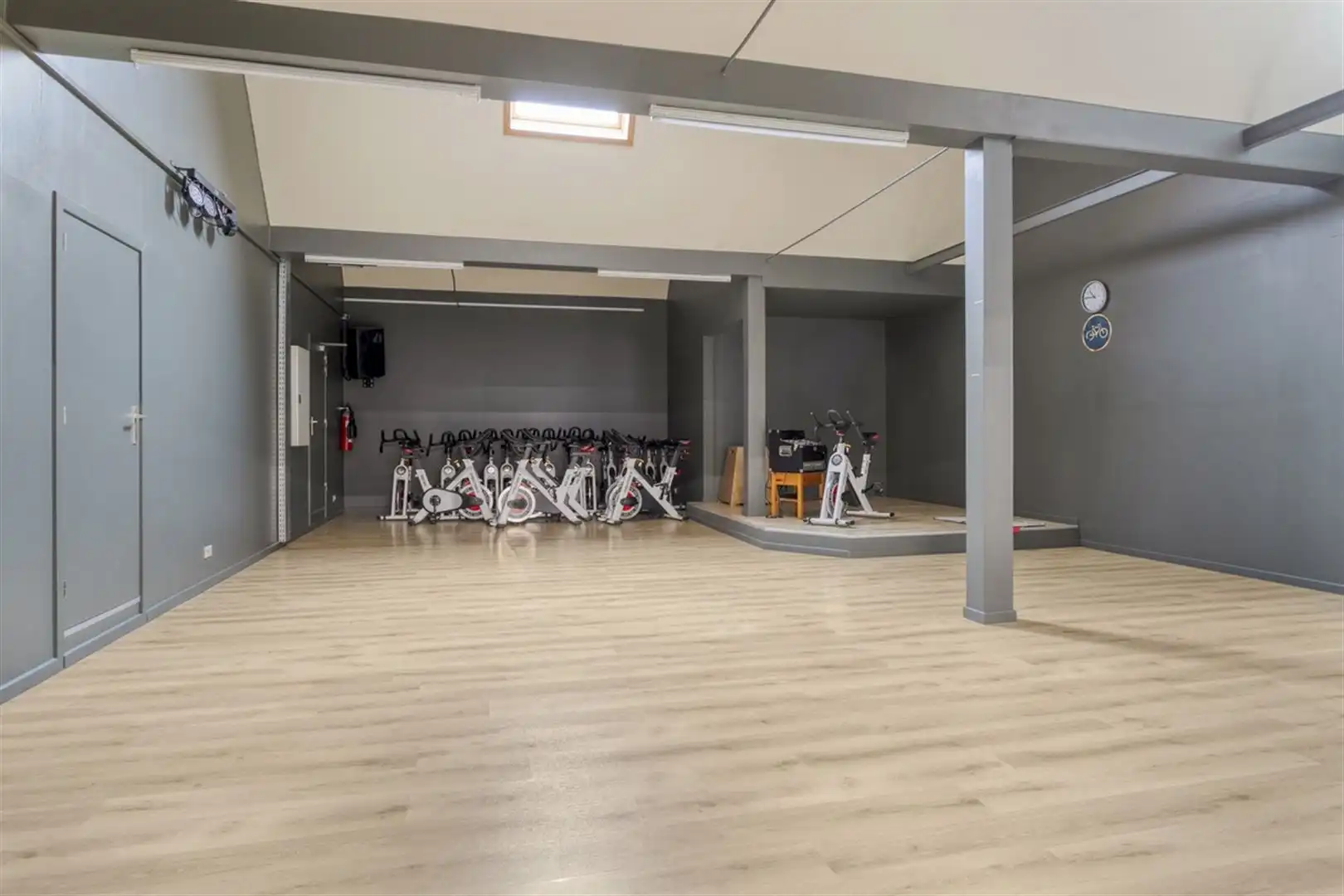 Commercieel gebouw met woonst foto 14