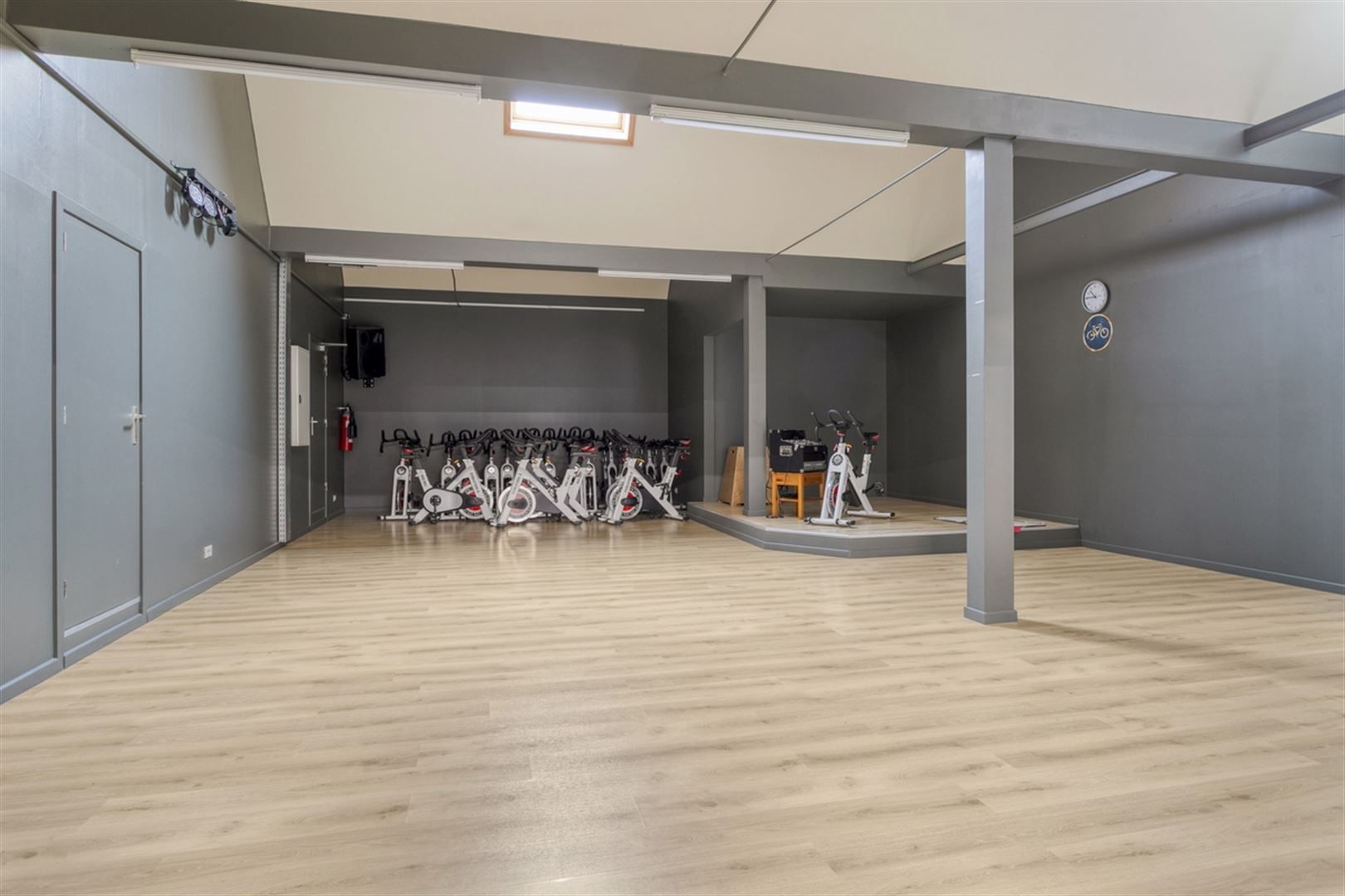 Commercieel gebouw met woonst foto 14