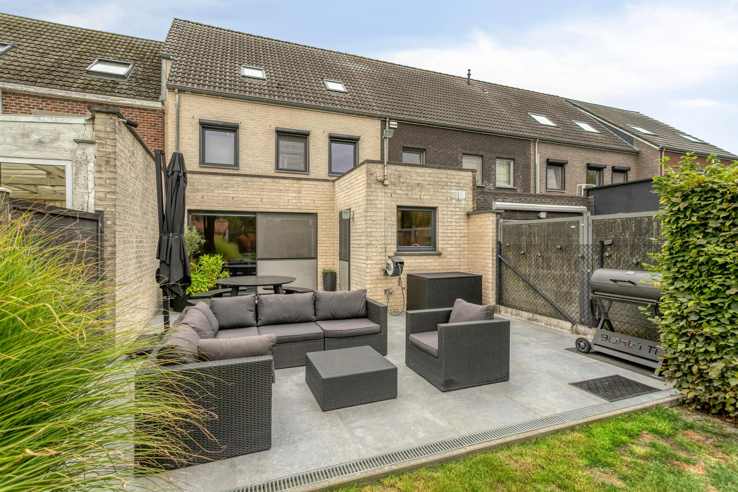 Ruim instapklaar huis: 4 slaapkamers, garage en grote tuin foto 11