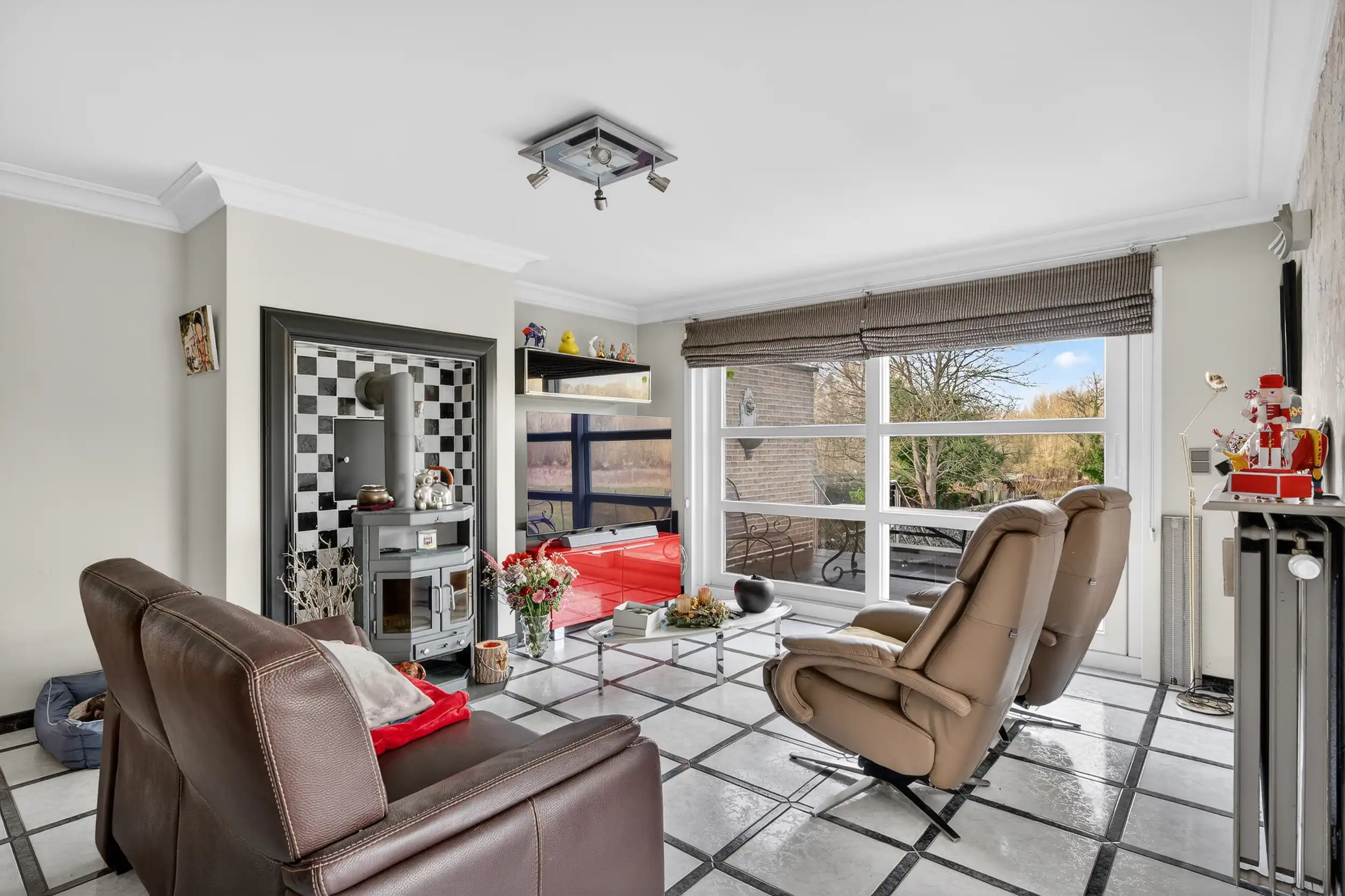 Handelshuis met loods op toplocatie foto 5