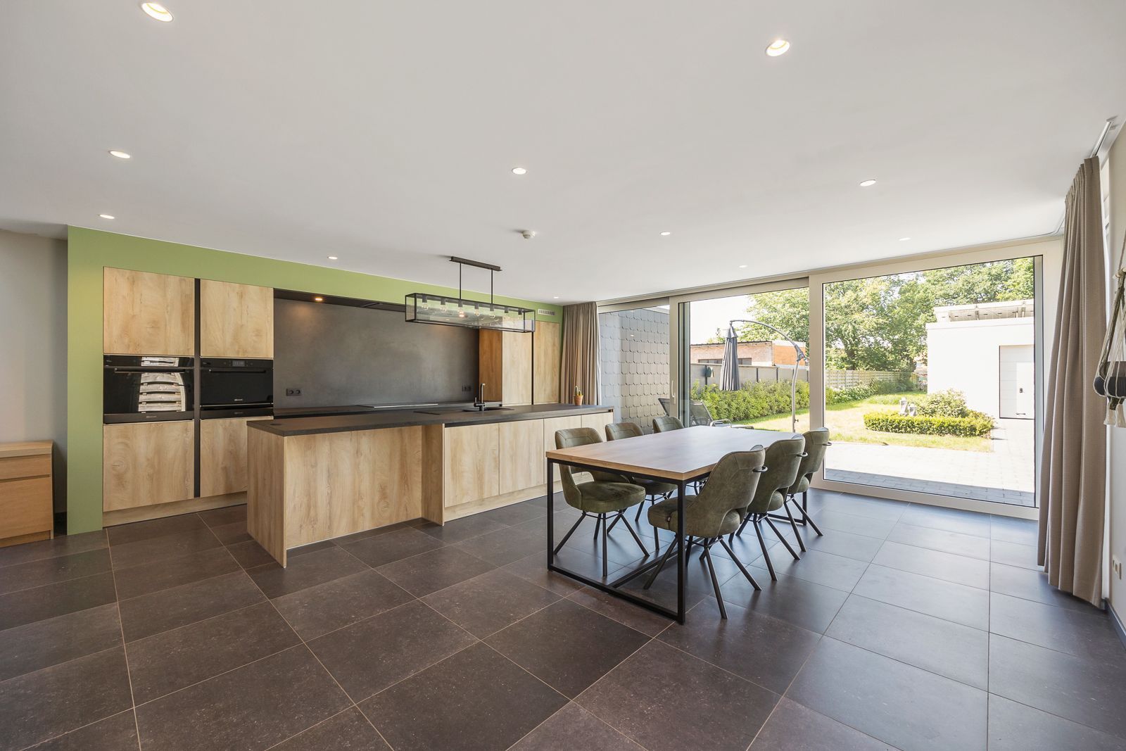 Instapklare woning met karakter, licht en ruimte in Hoevenen ! foto 9