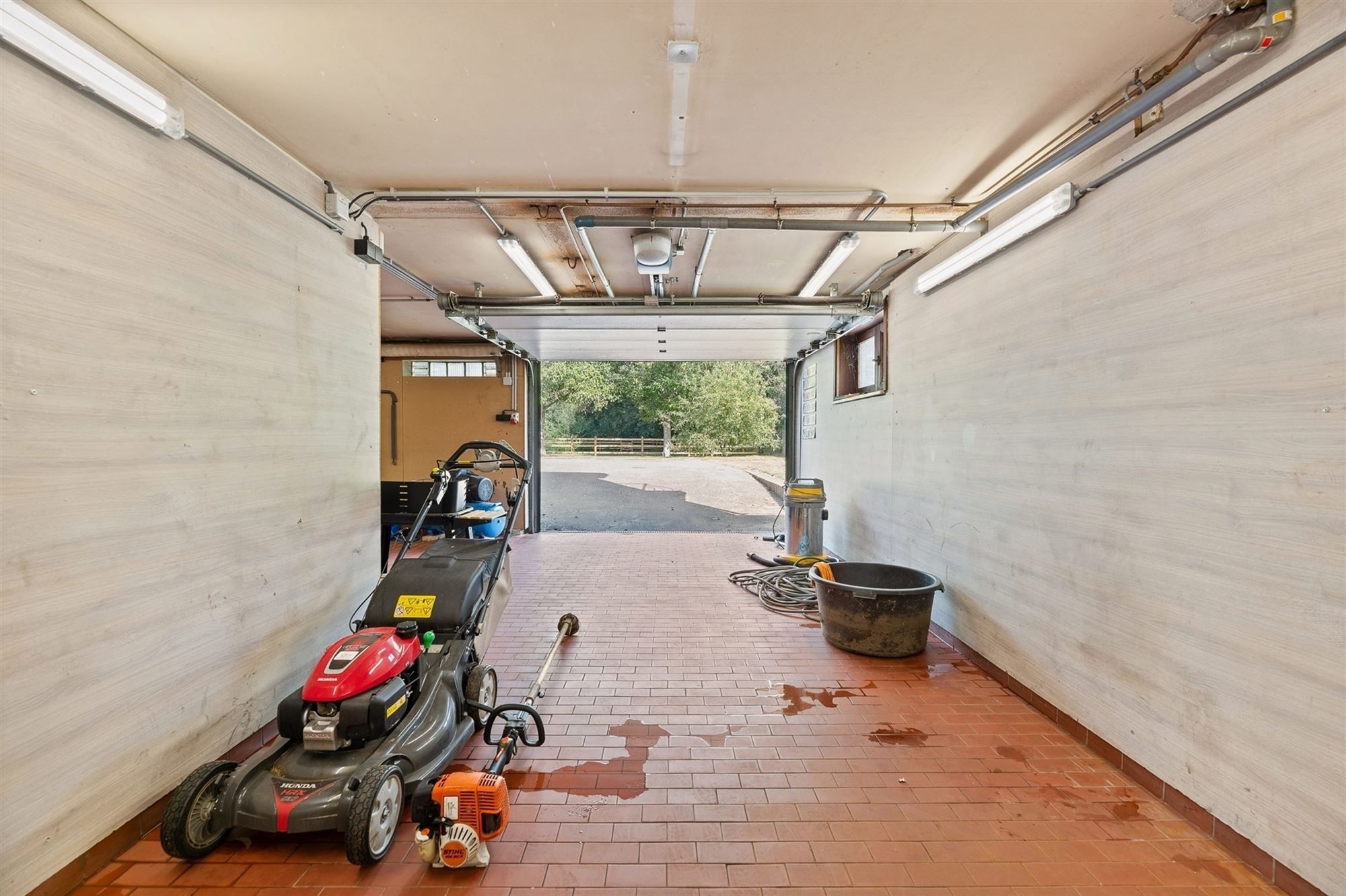 ZEER RUIME EN RECENT GERENOVEERDE WONING OP EEN PERCEEL VAN 2367m² UITGERUST MET EEN VERGUNDE PAARDENSTAL EN ACHTERLIGGENDE WEIDE foto 22