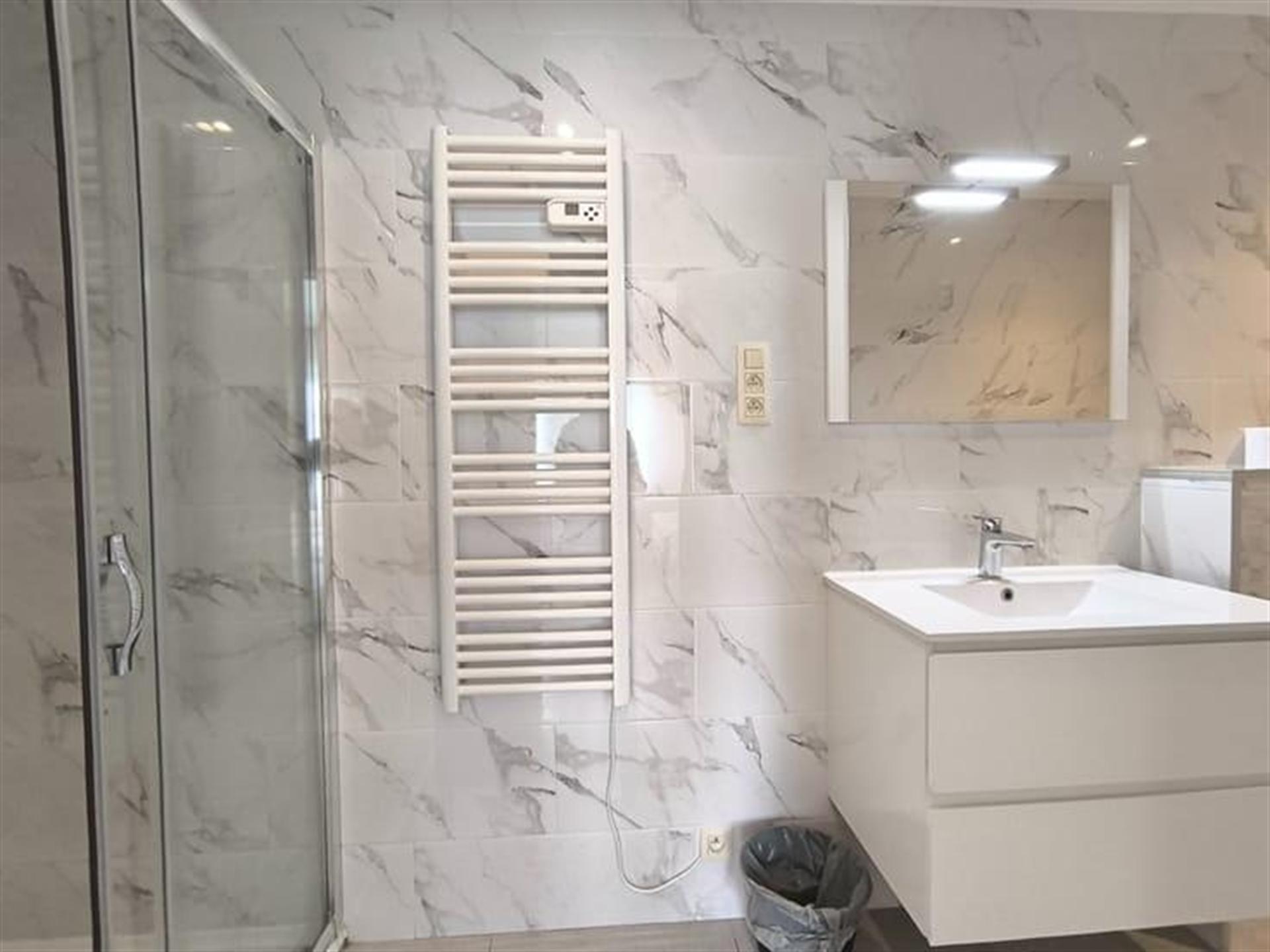 Ruim 2 slaapkamer appartement met zonnig terras.  foto 10