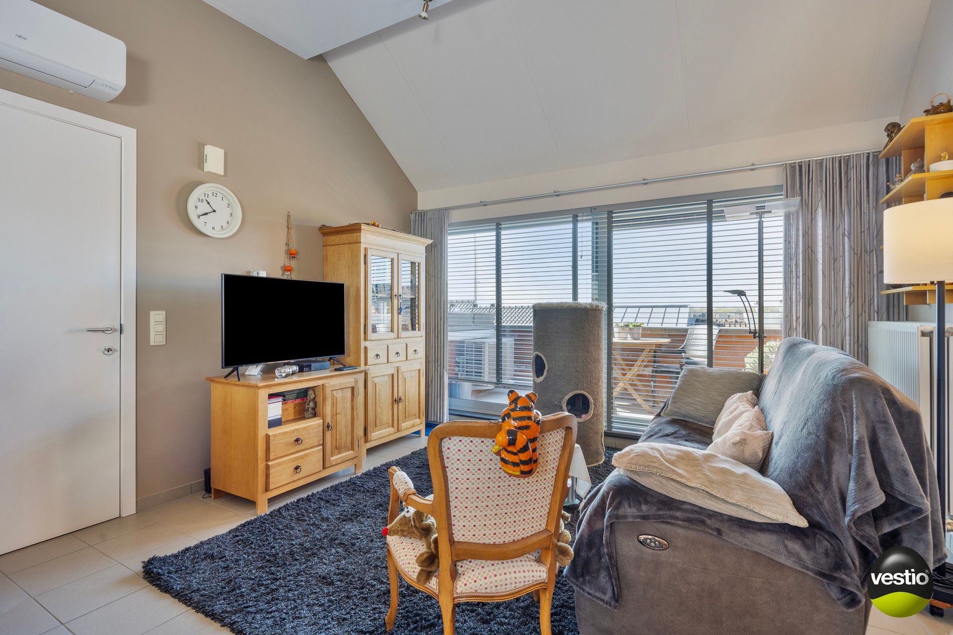 Tof, instapklaar dakappartement met 2 slaapkamers, zonneterras en parking! foto 4