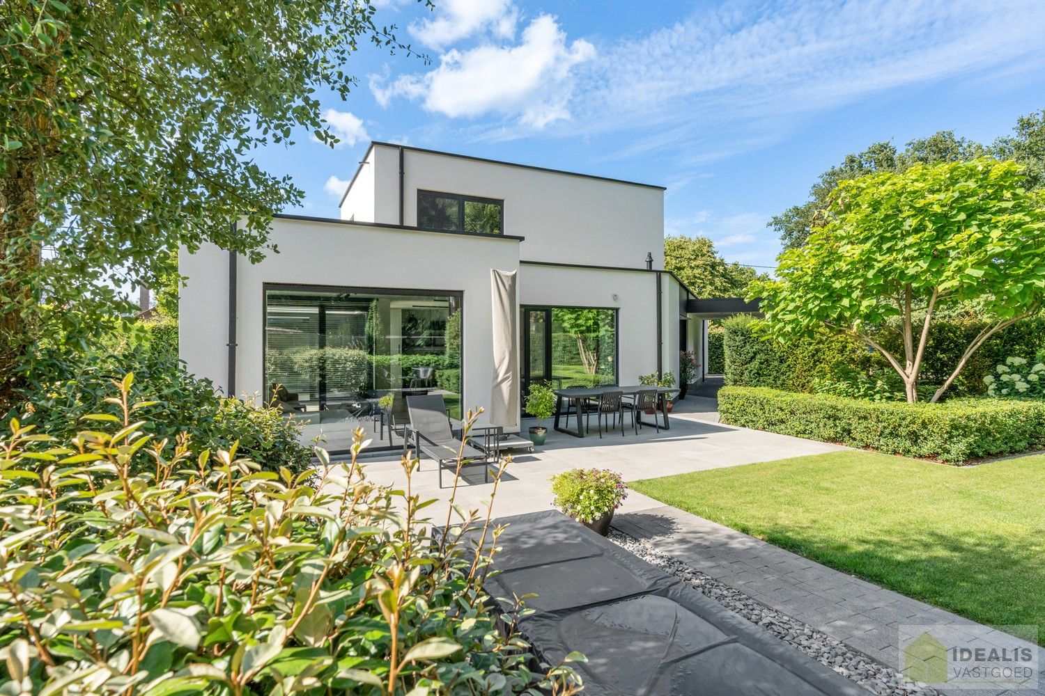 PRACHTIGE, PERFECT ONDERHOUDEN EN MODERN OPGETROKKEN WONING MET EEN HEERLIJK LICHTRIJKE WOONKAMER MET OPEN KEUKEN, 3 SLAAPKAMERS, 2 BADKAMERS VOORZIEN VAN ALLE COMFORT foto 11