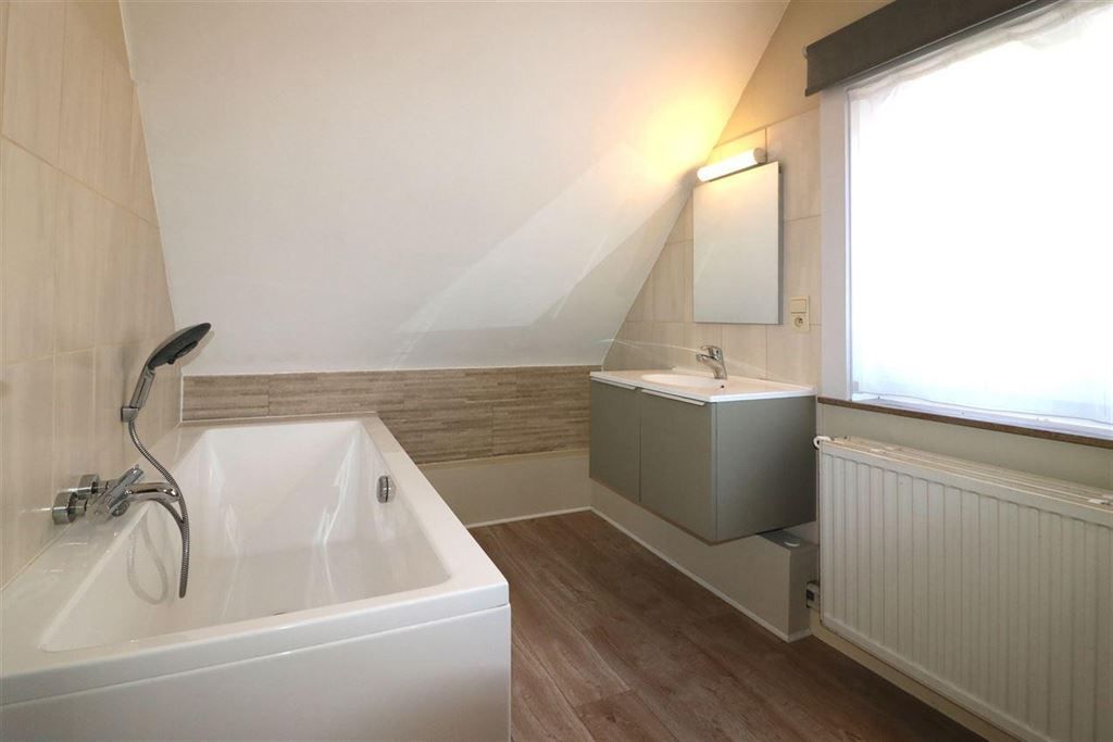 Ruime gezinswoning op een rustige locatie!  foto 9