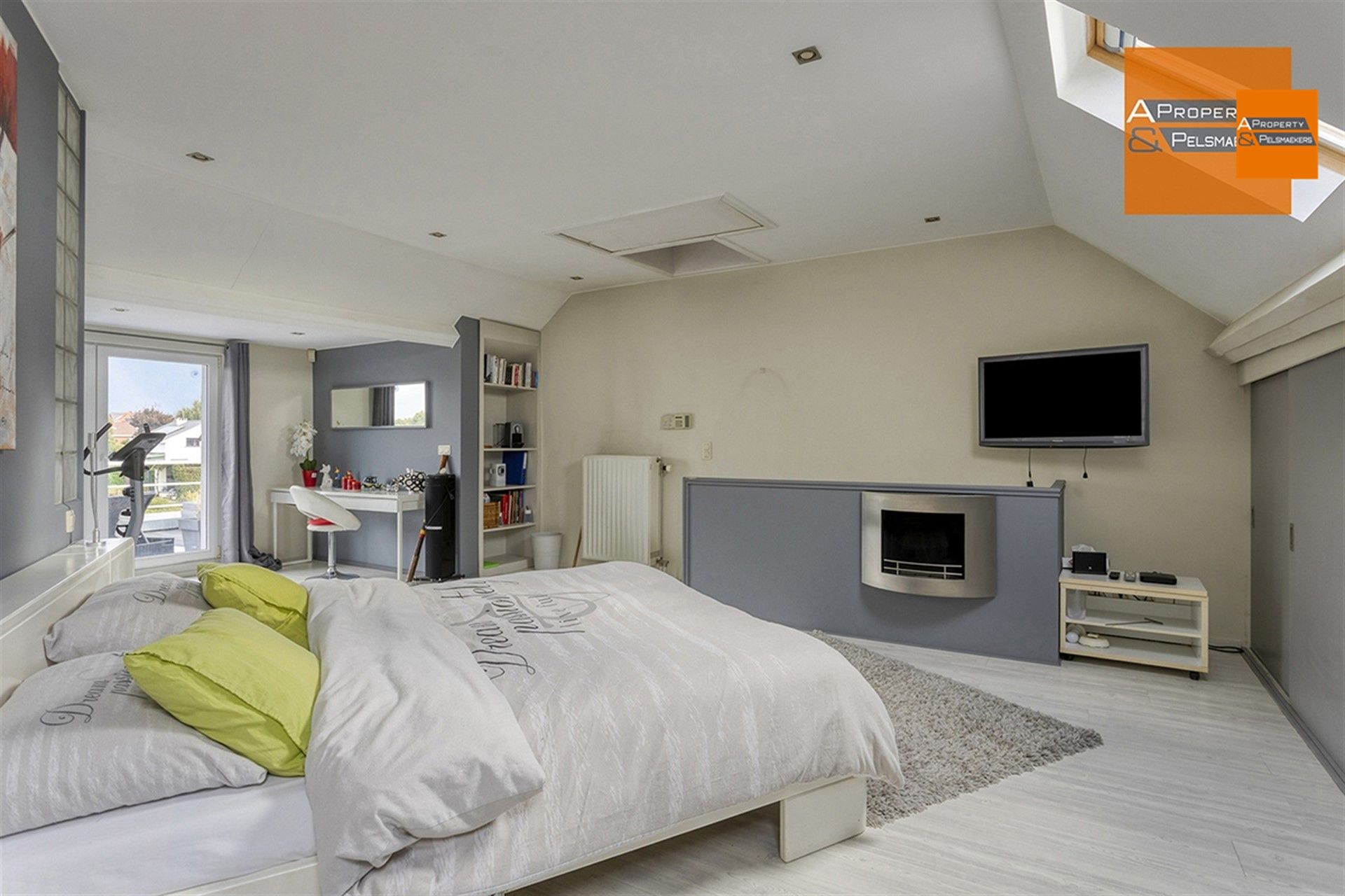 Ruime en instapklare woning met prachtige tuin in Duisburg foto 17