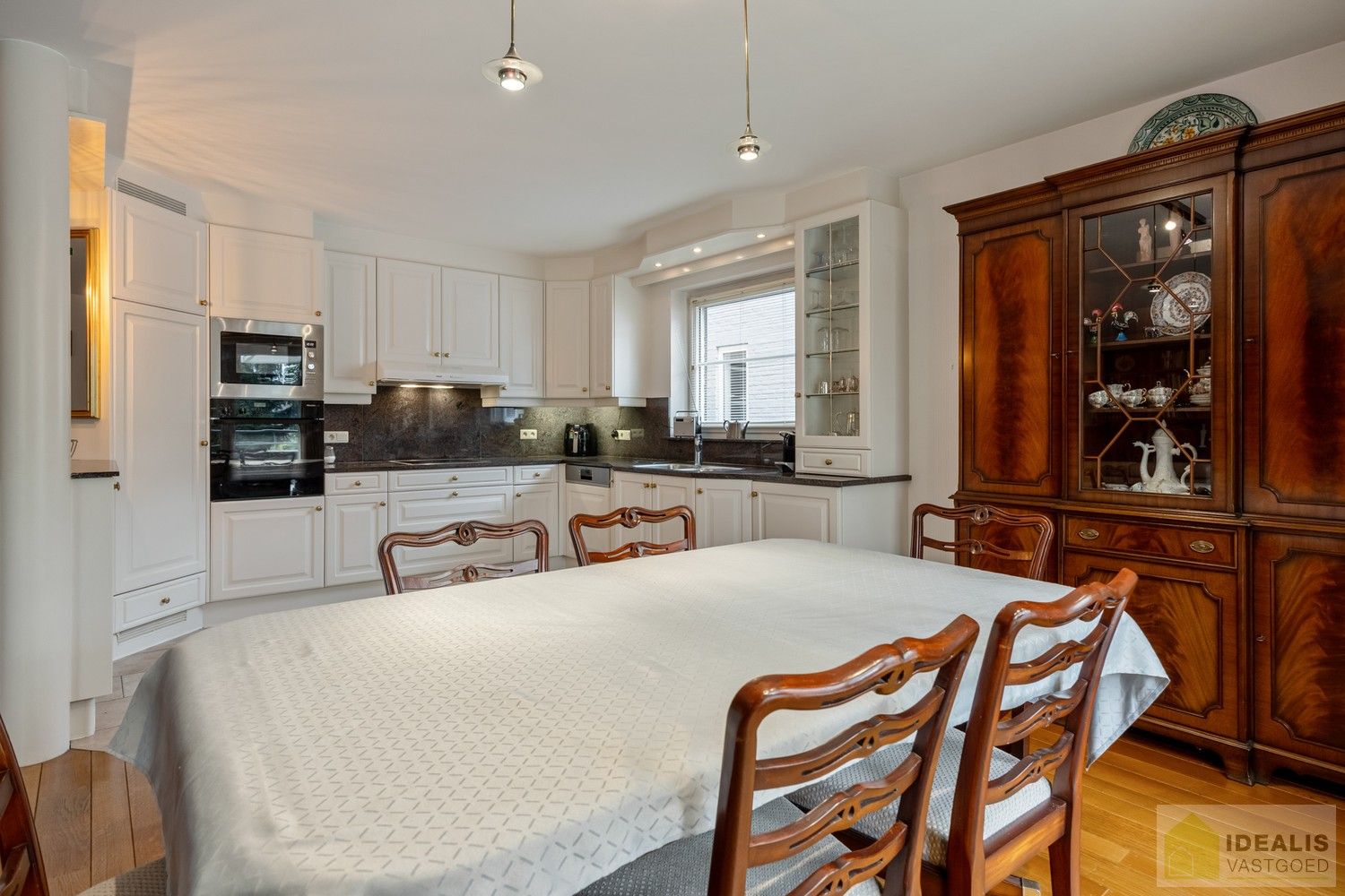 IDEALIS VASTGOED – RUIM INSTAPKLAAR APPARTEMENT IN KLEINSCHALIGE RESIDENTIE MET LICHTRIJKE LEEFRUIMTE, OPEN KEUKEN, HEERLIJK OVERDEKT TERRAS, 3 SLAAPKAMERS, BADKAMER, FIJNE WASPLAATS/BERGING EN INPANDIGE GARAGE OP EEN UITERST GUNSTIGE LOCATIE MIDDEN IN HET CENTRUM VAN PELT!! ZEER GESCHIKT VOOR KANDIDATEN OP ZOEK NAAR INSTAPKLAAR APPARTEMENT foto 14