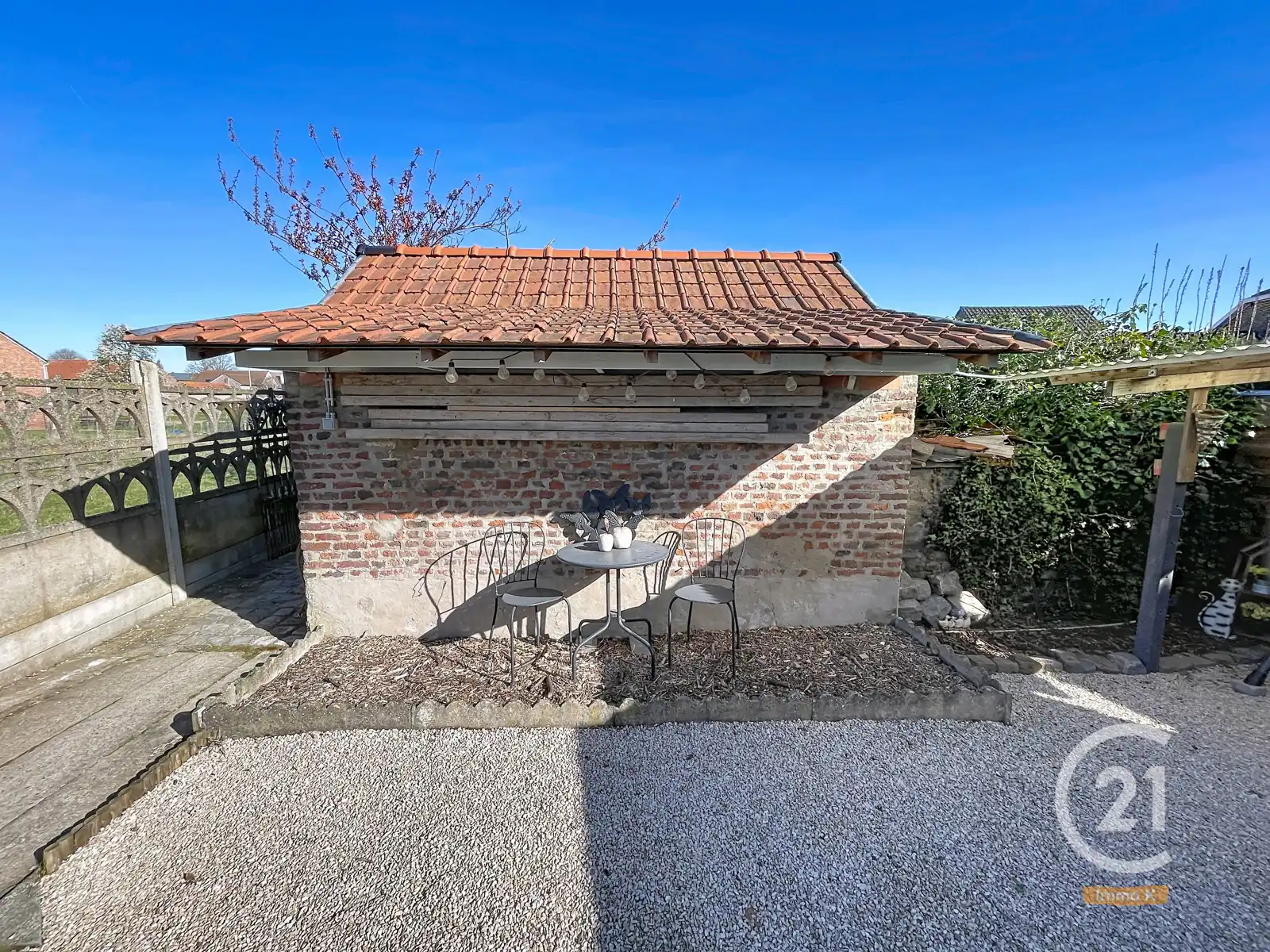 Knusse instapklare woning met ruime tuin en weide nabij E40 foto 28