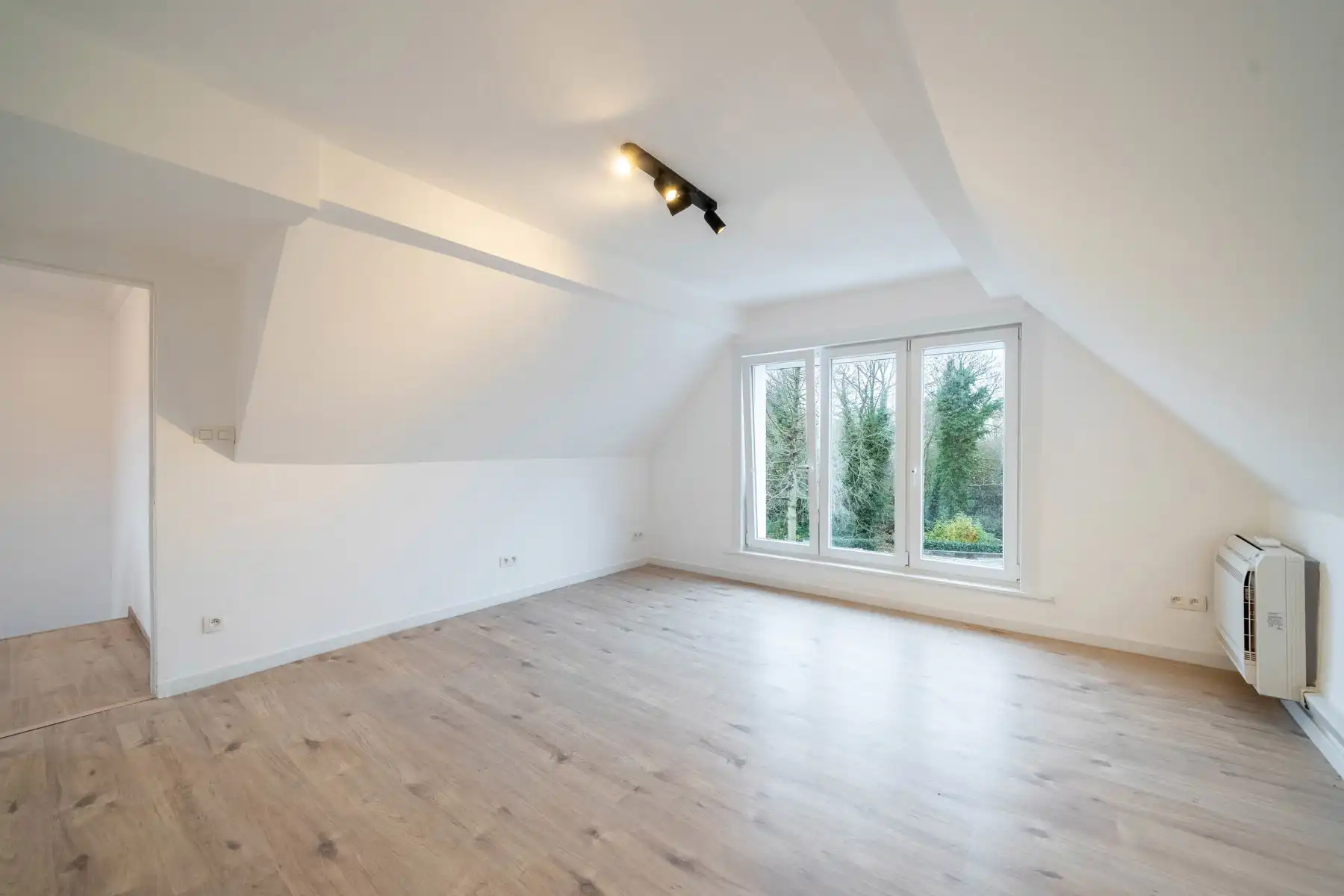 Karakteristieke HOB met 4 slpk in centrum Heist foto 21