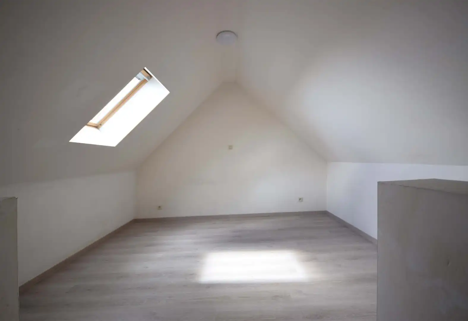 GEZELLIGE VOLLEDIG GERENOVEERDE STADSWONING foto 13