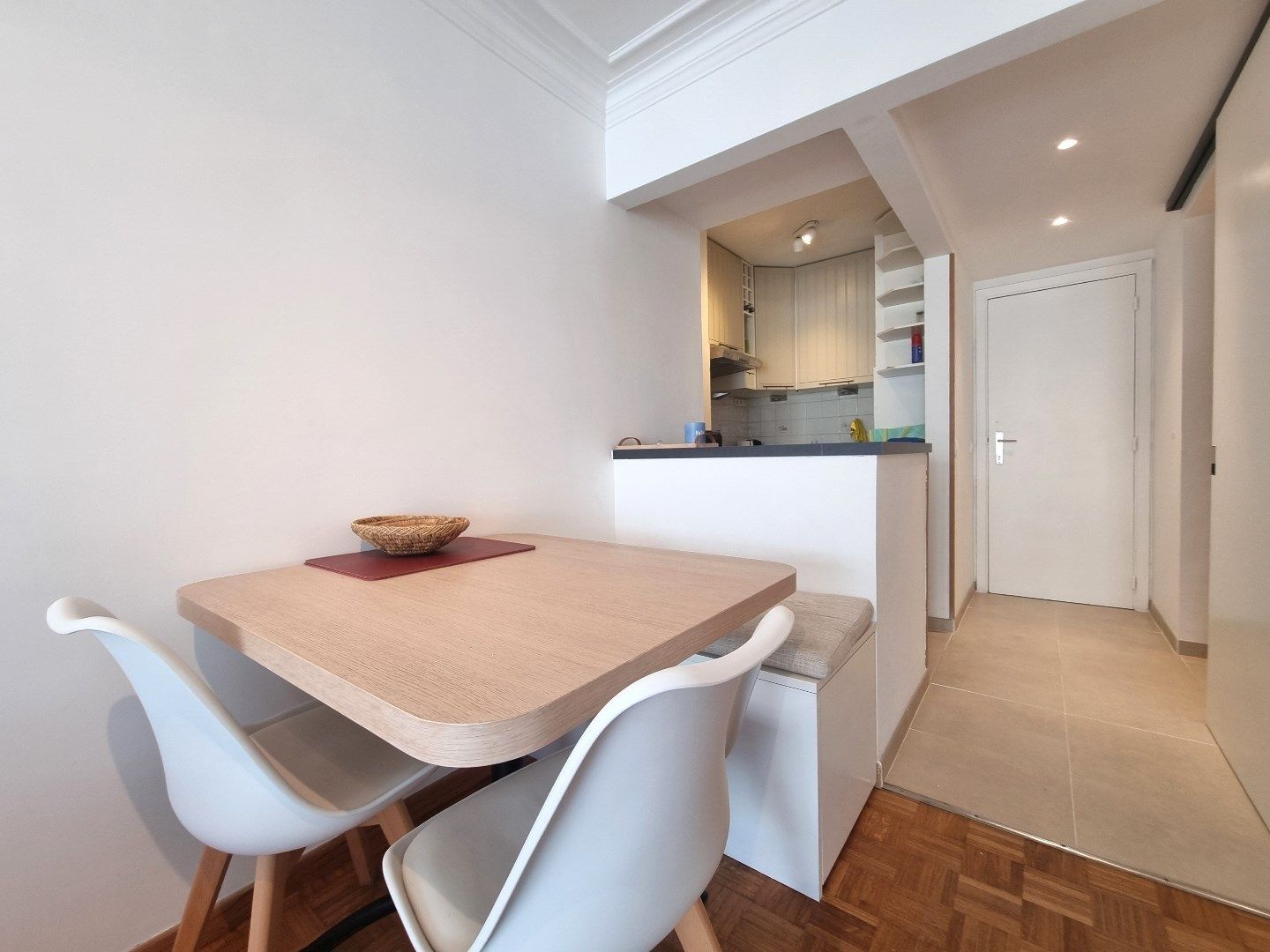 Instapklare studio met zijdelings zeezicht in Duinbergen foto 9