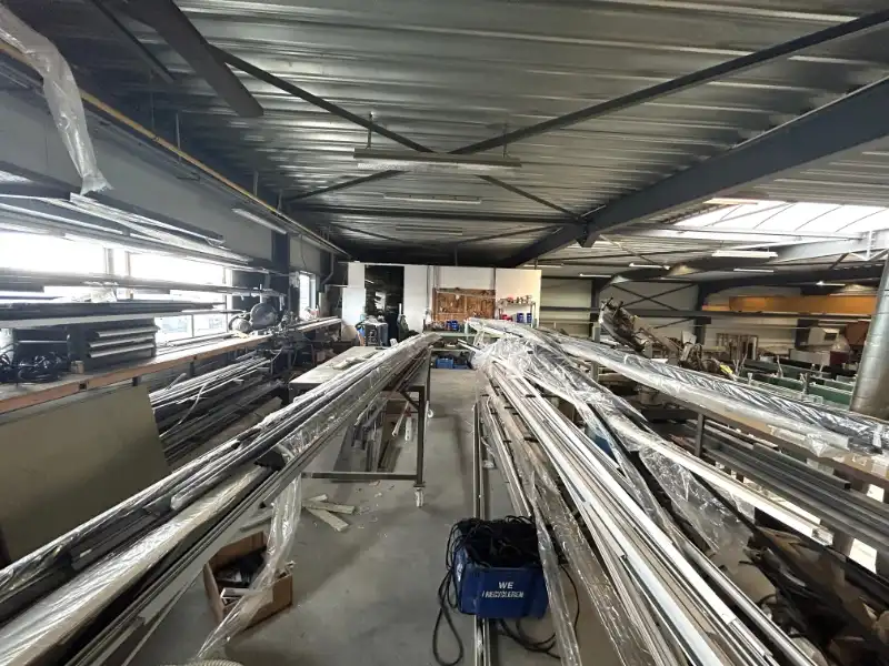 Bedrijfsgebouw van ca. 700 m² + mezzanine + kantoren en buitenopslag op topligging foto 13