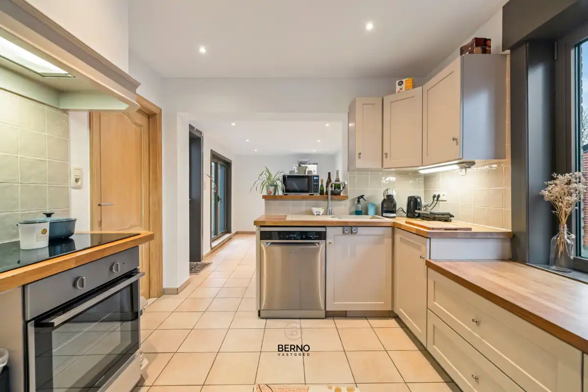 Instapklare halfopen bebouwing met ruime kelder foto 8