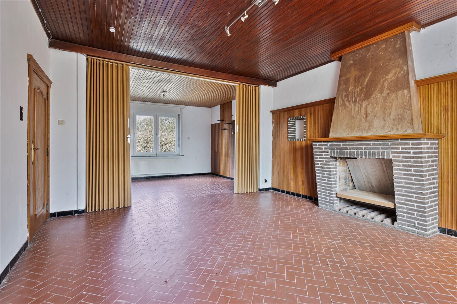 Te renoveren woning met schuur en loodsen  foto 8